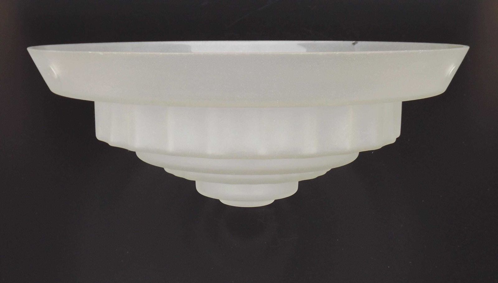 photo for sale Abat-jour suspension Art déco vintage, verre opaque blanc, style Skyscraper   Luminaires vintage français. Abat-jour. Époque Art déco.