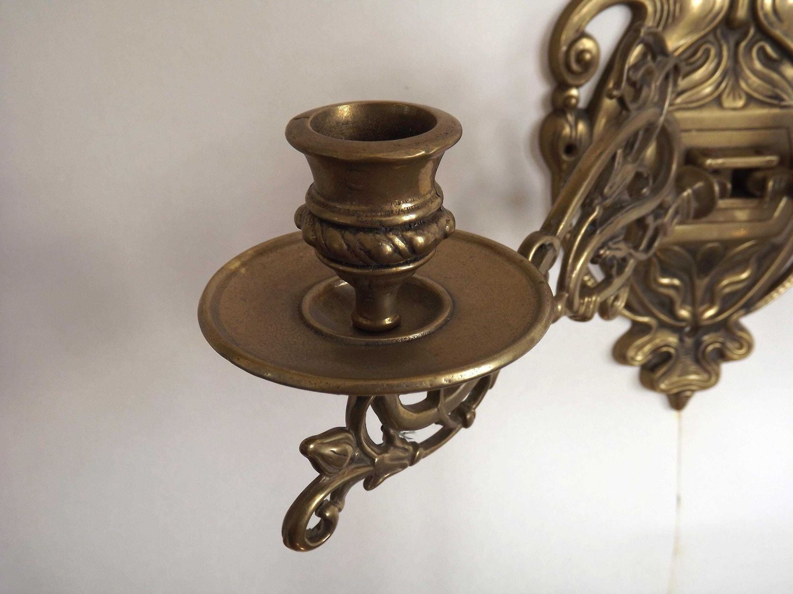 photo for sale Grande applique de piano Art déco française à deux bougies en bronze, éclairage d'époque français. Applique de piano à bougie en bronze. Applique murale à bougie.