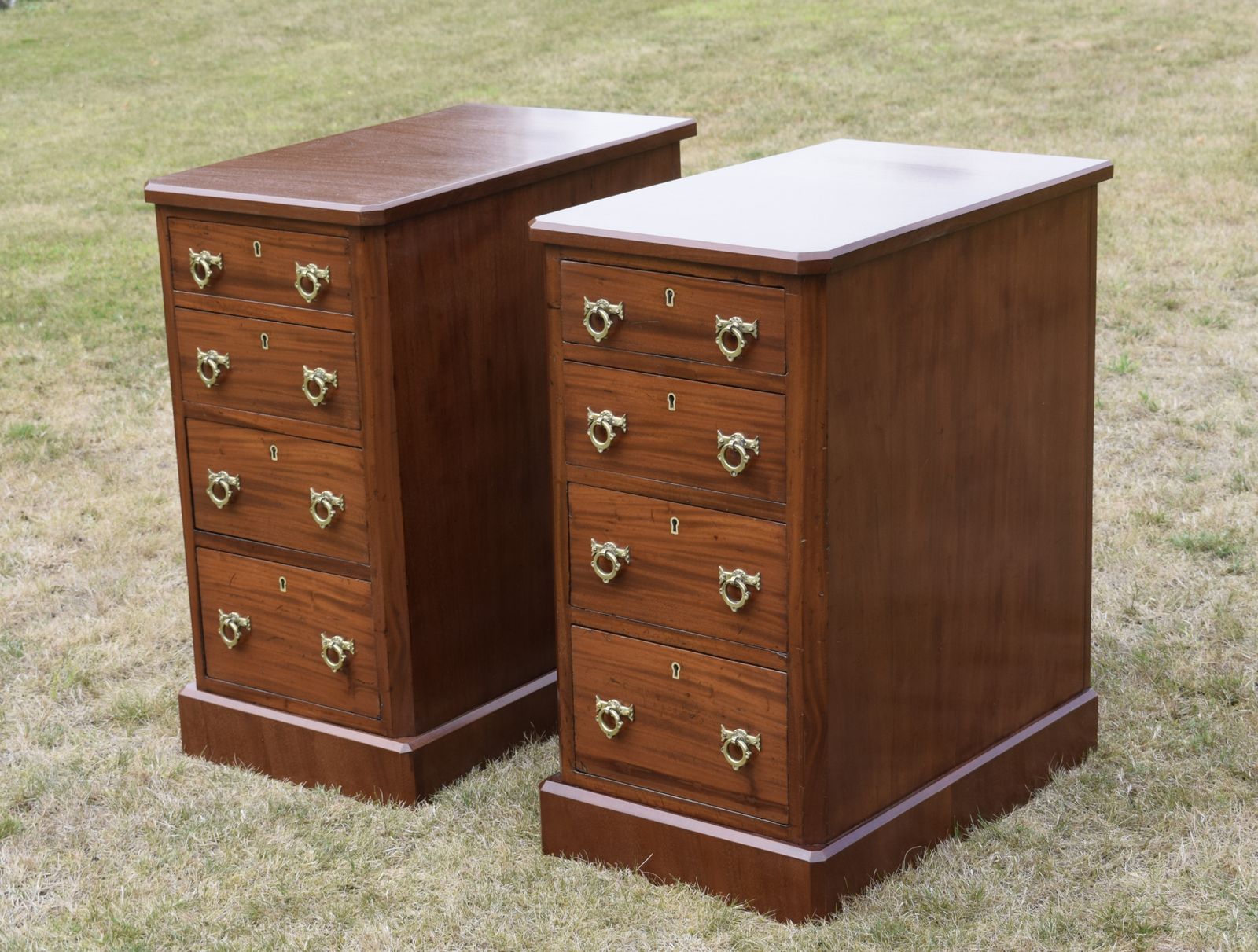Pair Of Victorian Bedside Chests photo vinterior