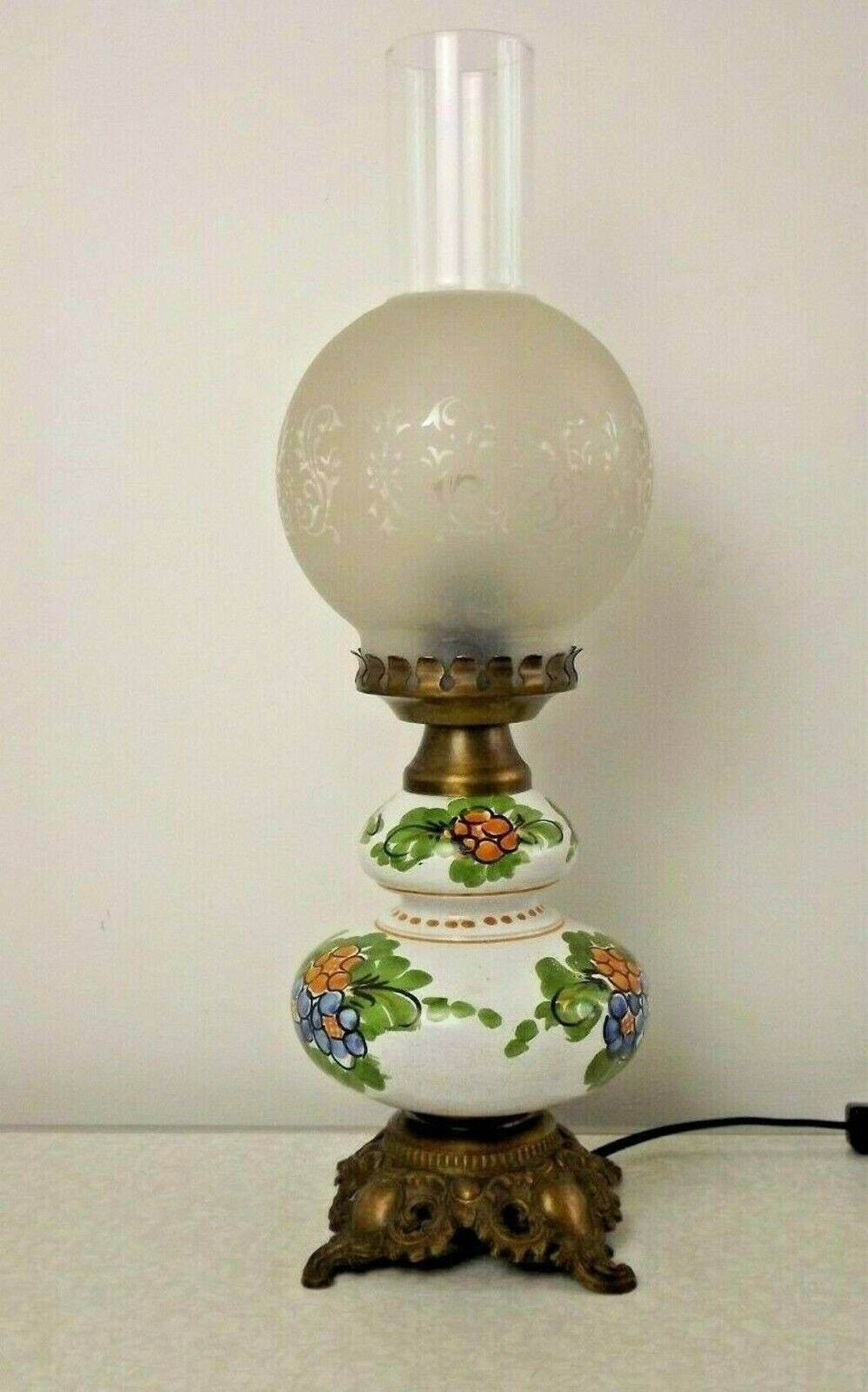 Lampe de table vintage française en céramique florale, style lanterne, avec entonnoir gravé. Luminaires vintage français. Lampe de table. Lampe style lanterne de campagne. photo furniture