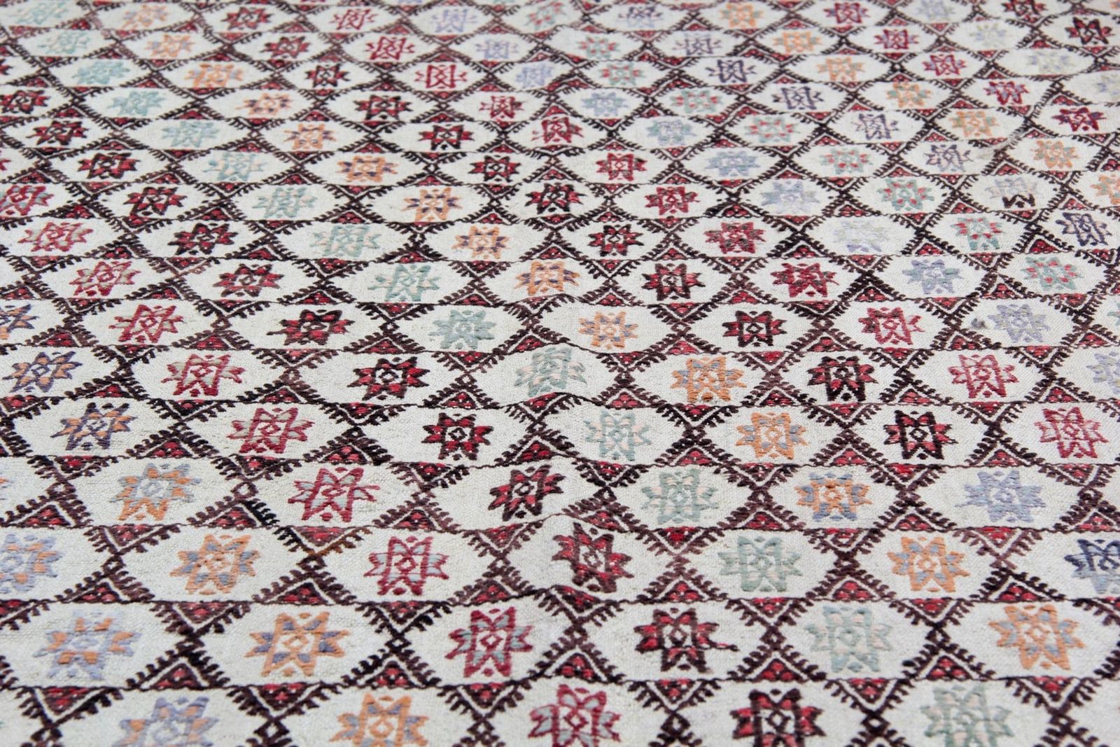 Antique Turkish Kilim Rug: Beige Wool, Zig Zag Tribal Design, 1910s photo vinterior