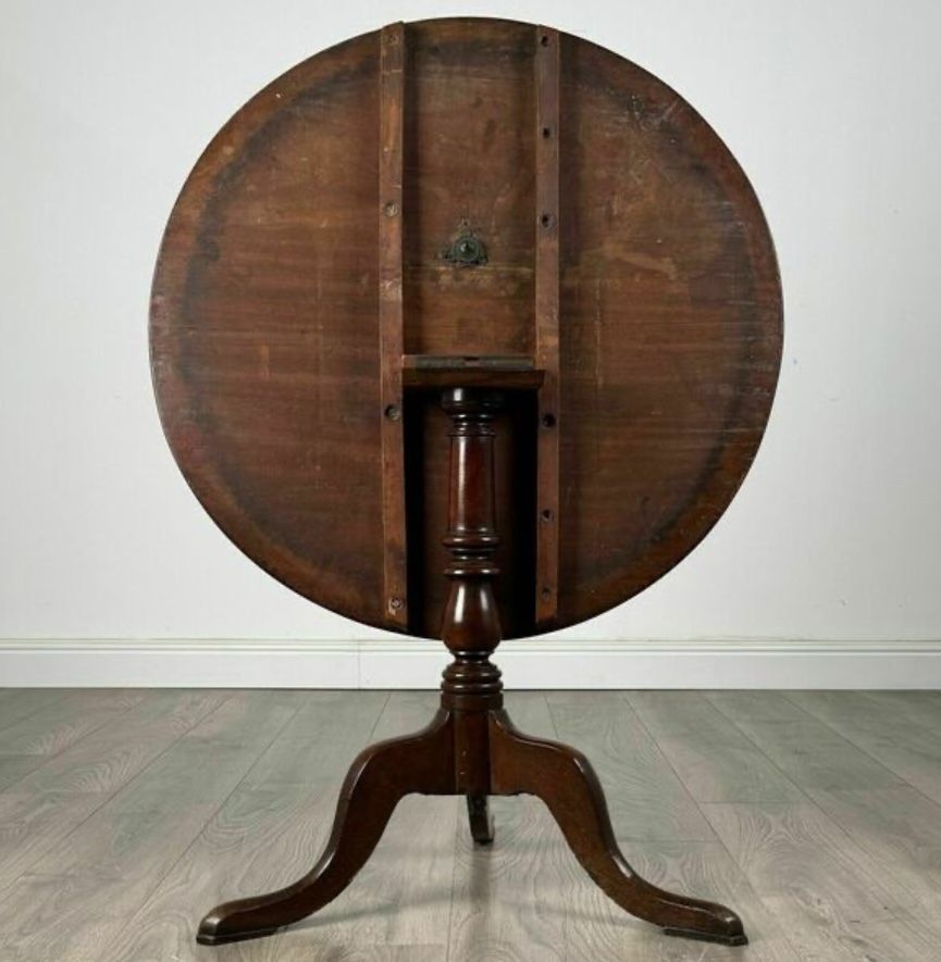 18th Century Tilt Top Table In Mahogany