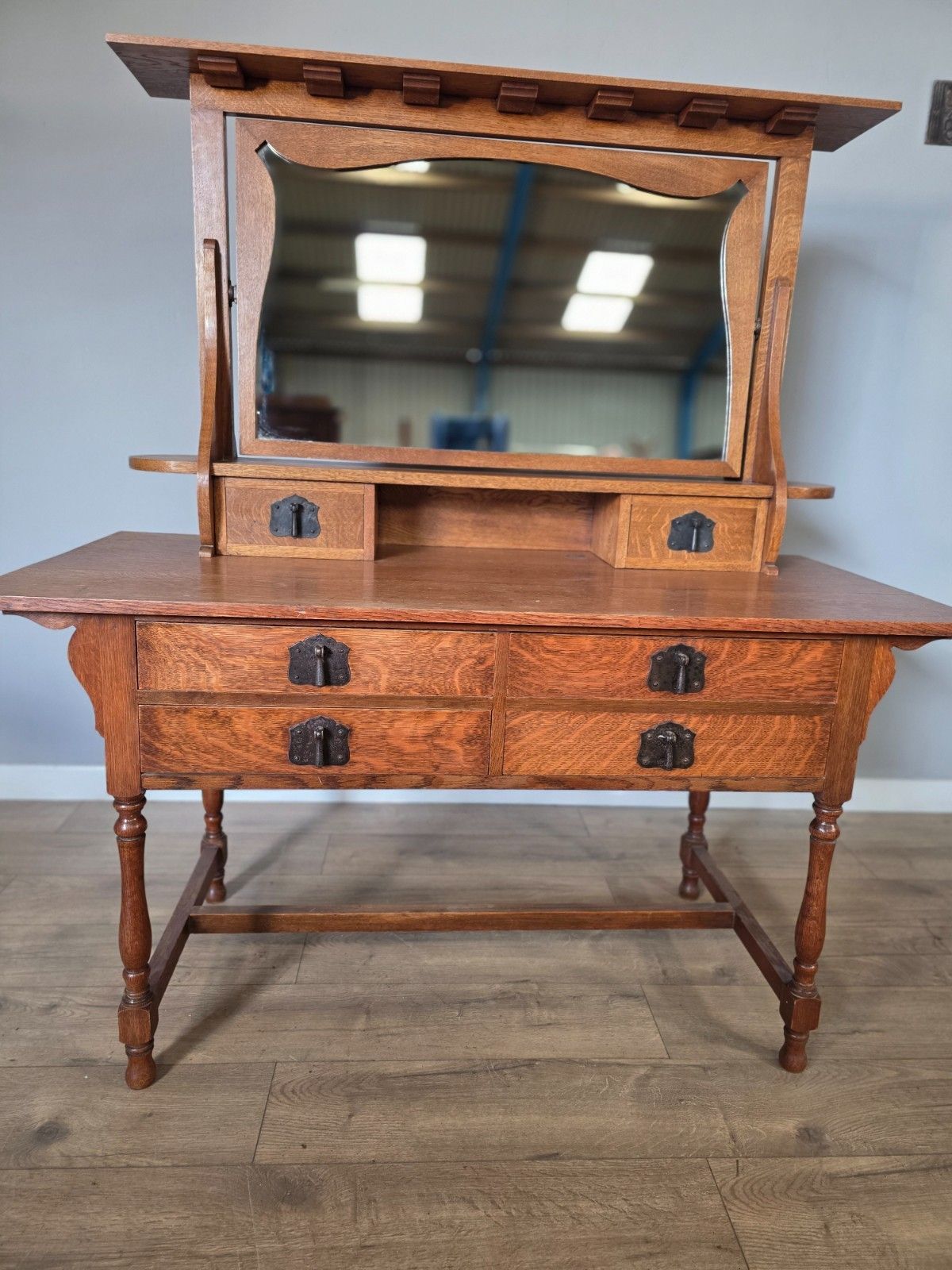 Early Heals Of London Antique Oak Newlyn Dressing Table photo 975.0