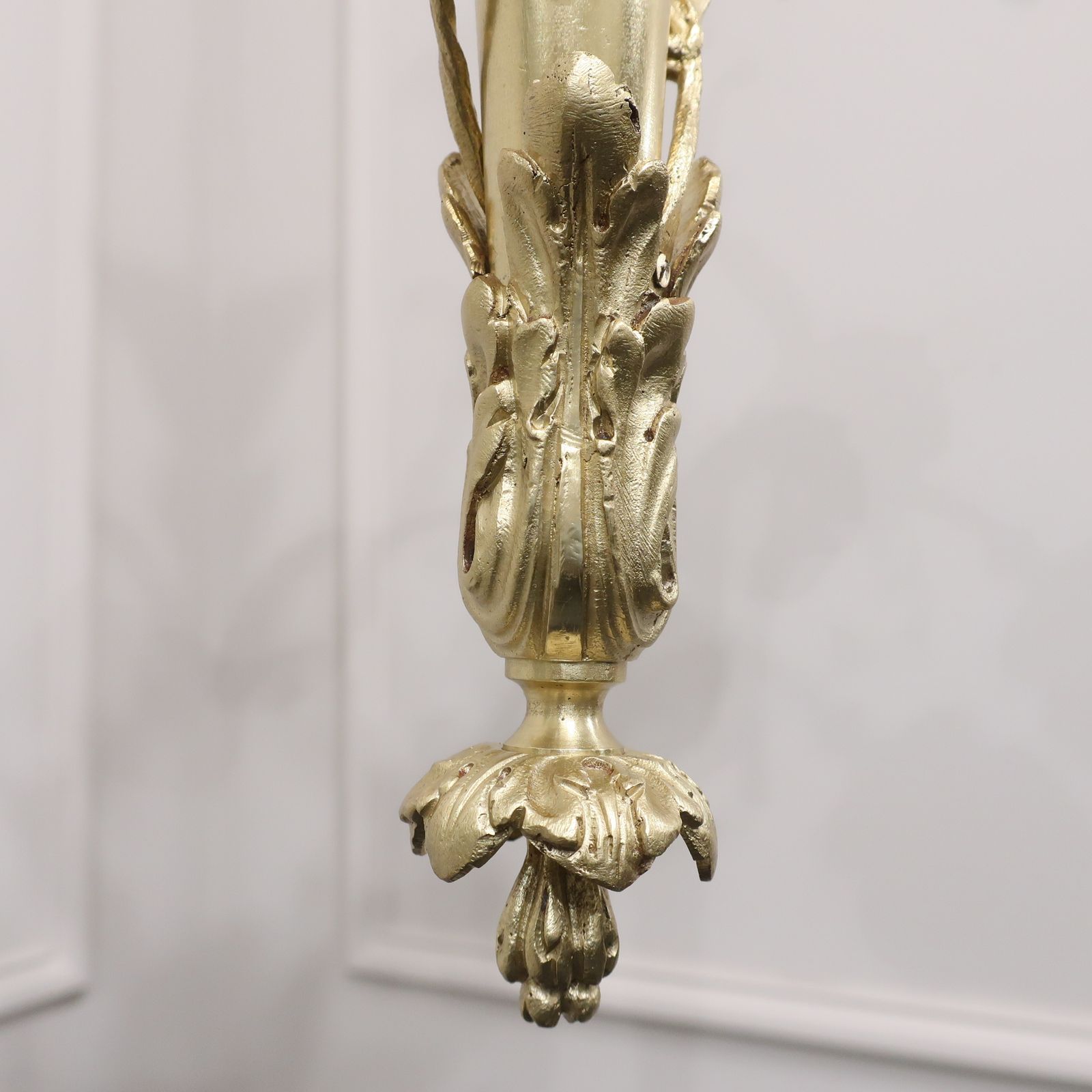 photo vinterior French Neoclassical Style Gilt Bronze Lyre Chandelier