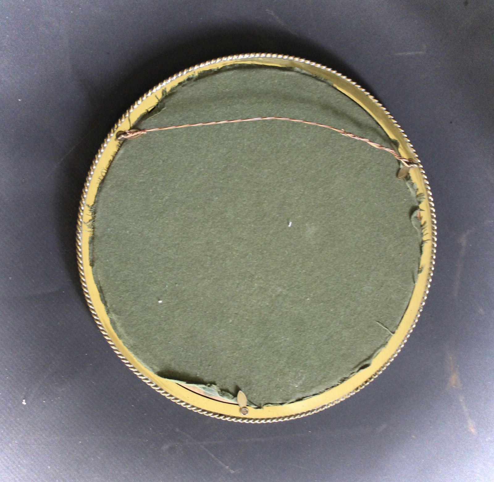 Circular Brass Ribbed Wall Mirror. photo vinterior