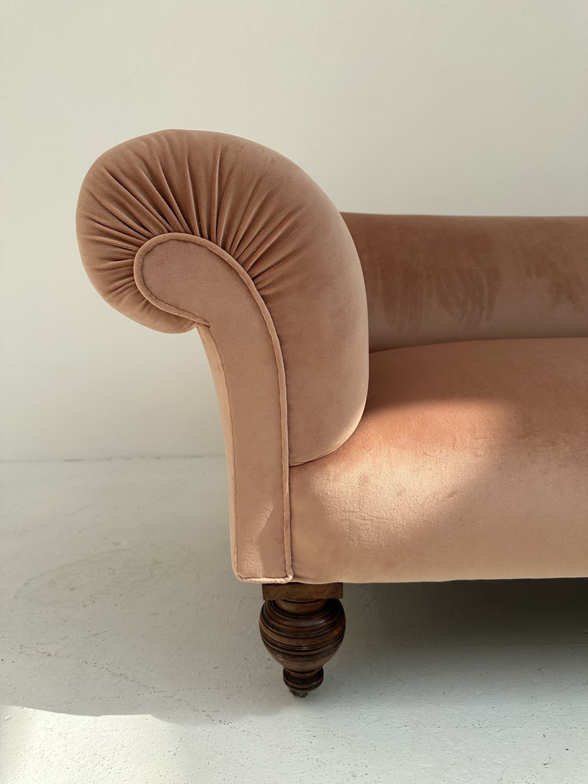 Furniture Victorian Chesterfield Style Sofa 3 Seater Upholstered In Pink Velvet photo