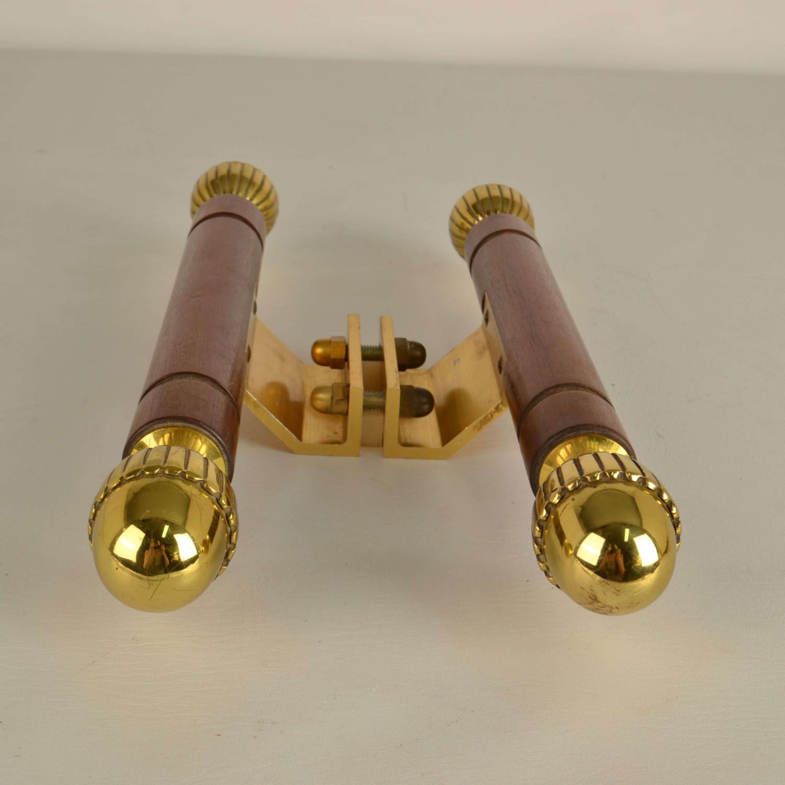 photo furniture Pair Of Classical Push Pull Door Handles In Bronze And Wood