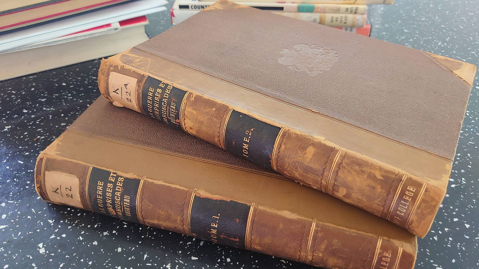 La Guerre De Surprises Et D'embuscades, Quinteau, 1884. Good Collectible Condition. photo furniture