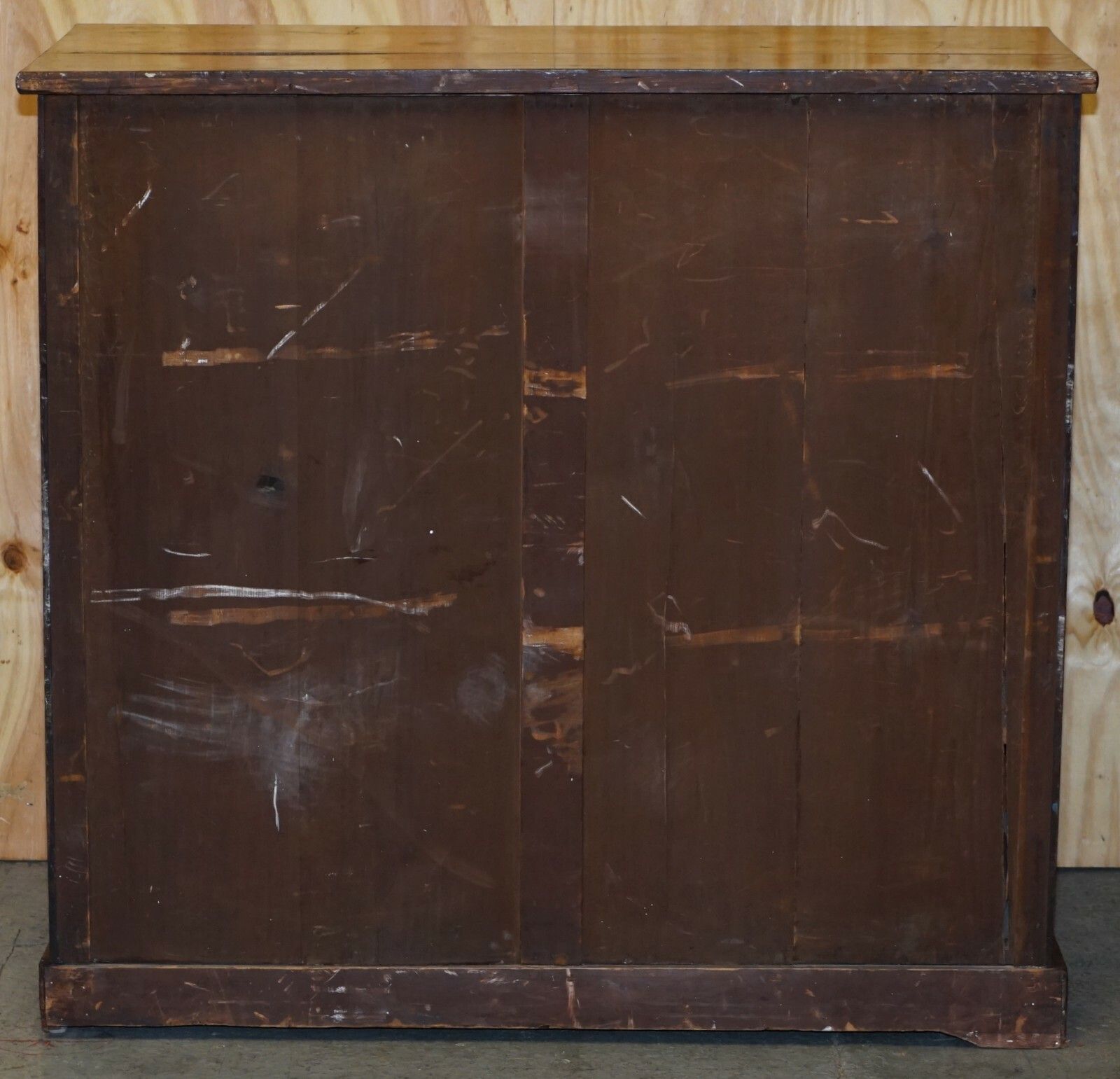 photo furniture Huge 19th Century Victorian Light Flamed Mahogany Chest Of Drawers Hidden Drawer