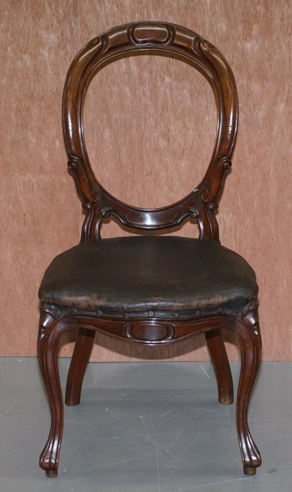 Suite Of Six Victorian Hand Carved Mahogany Spoon Medallion Back Dining Chairs 6 photo for sale