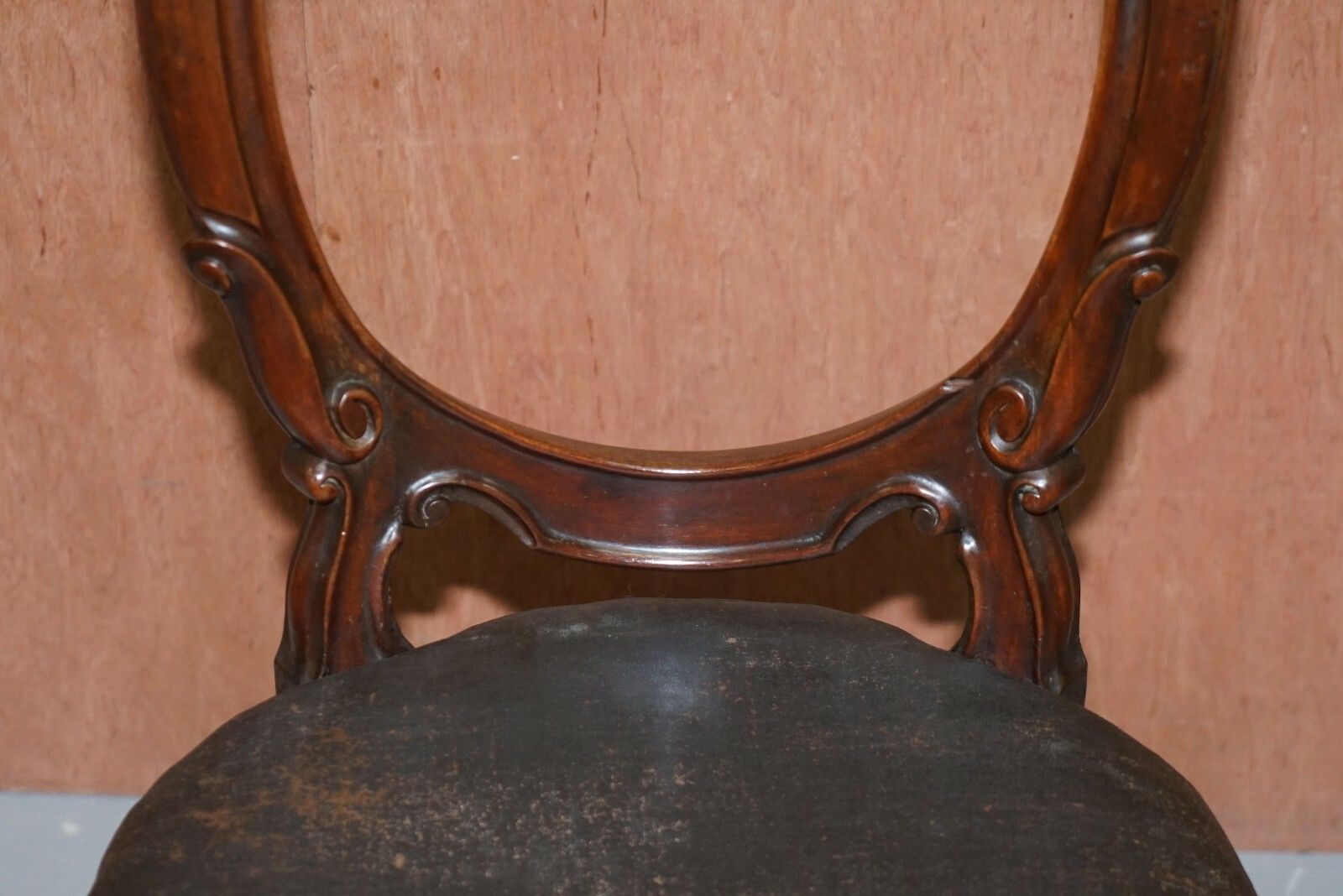 Suite Of Six Victorian Hand Carved Mahogany Spoon Medallion Back Dining Chairs 6 photo vinterior