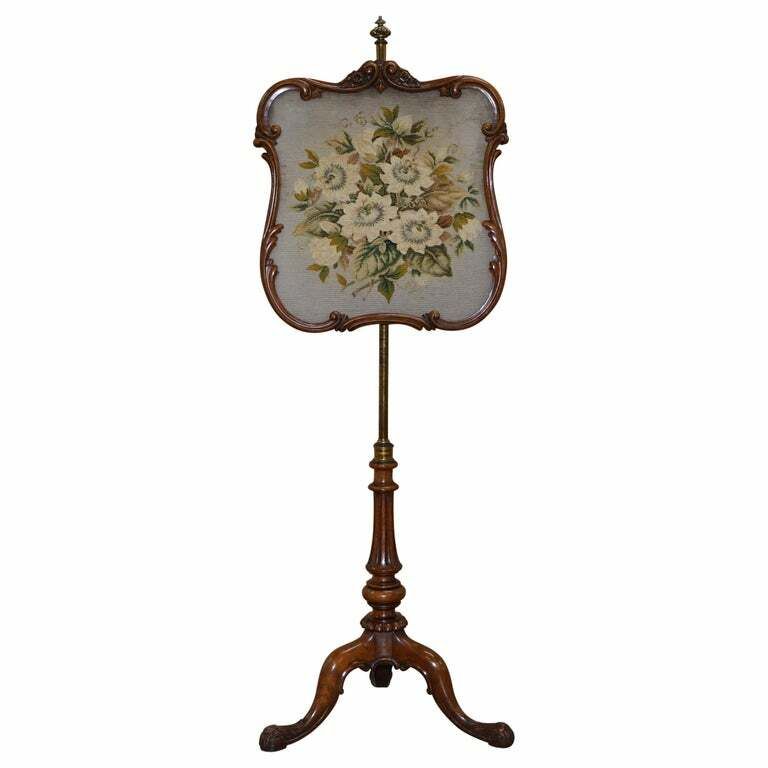 Circa 1850 Stamped Gillows Of Lancaster Walnut Height Adjustable Pole Screen