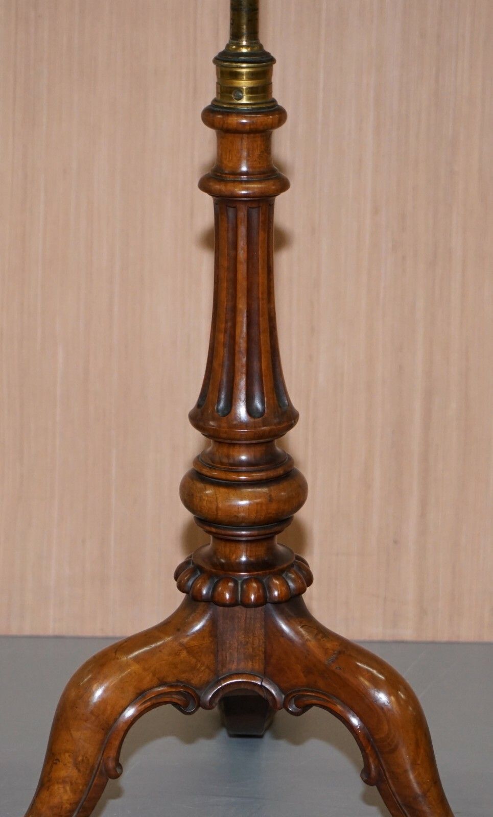 Circa 1850 Stamped Gillows Of Lancaster Walnut Height Adjustable Pole Screen photo buy