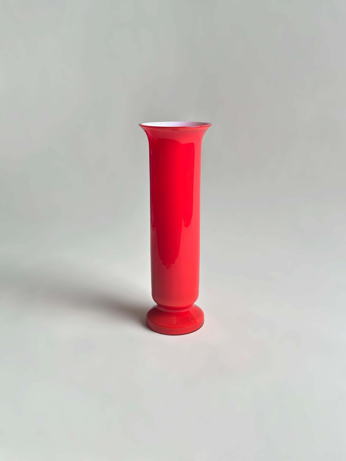 1970s Empoli Red And White Cased Glass Vase, Italy photo vinterior