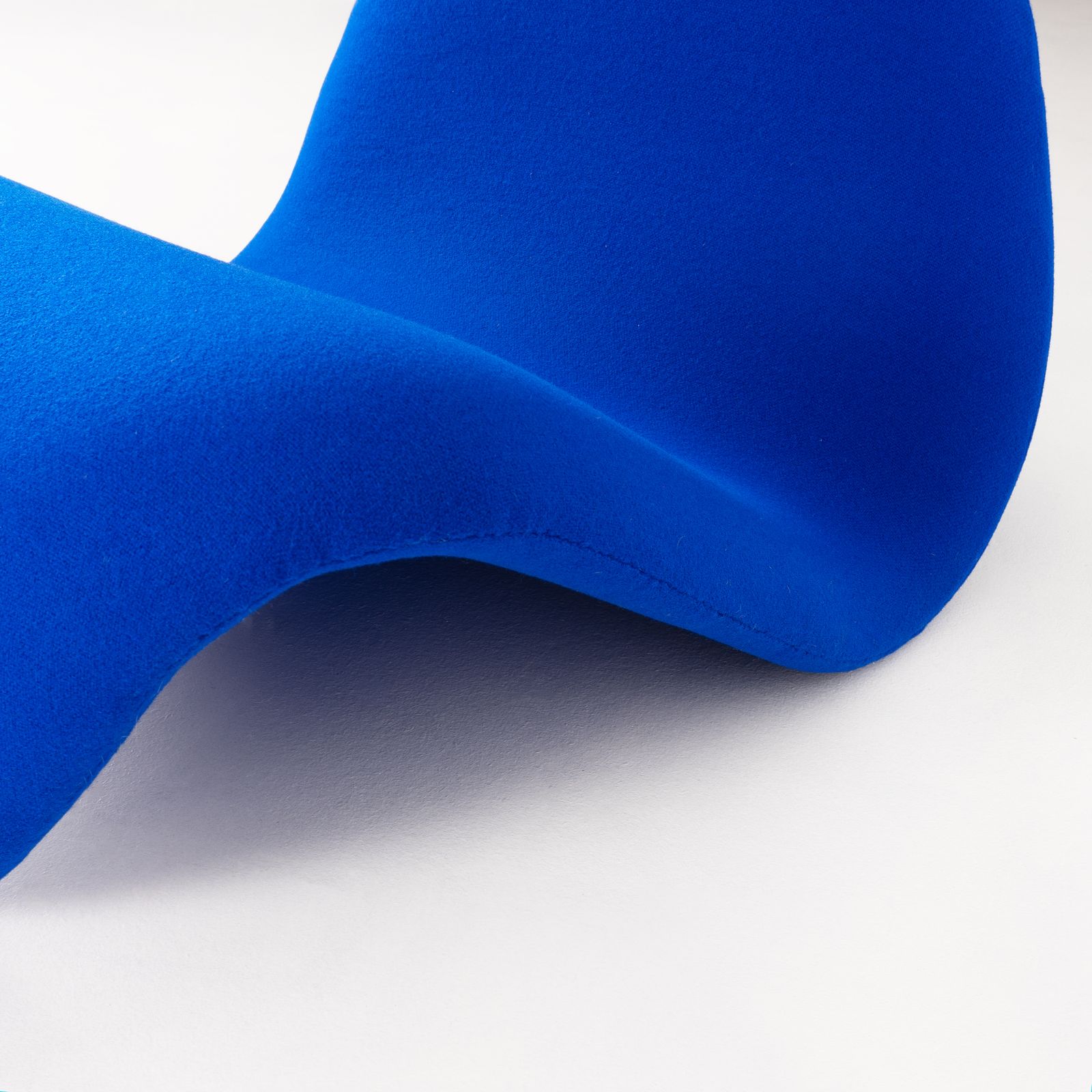 photo furniture Pierre Paulin, 557 Or Tongue Chair, Artifort Ed., 1967