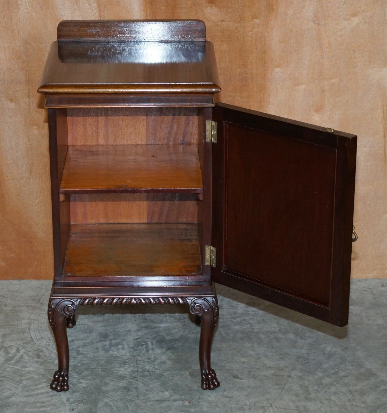 photo furniture Antique Honduras Mahogany Side End Table Lion Hair Paw Carved Feet Part Of Suite