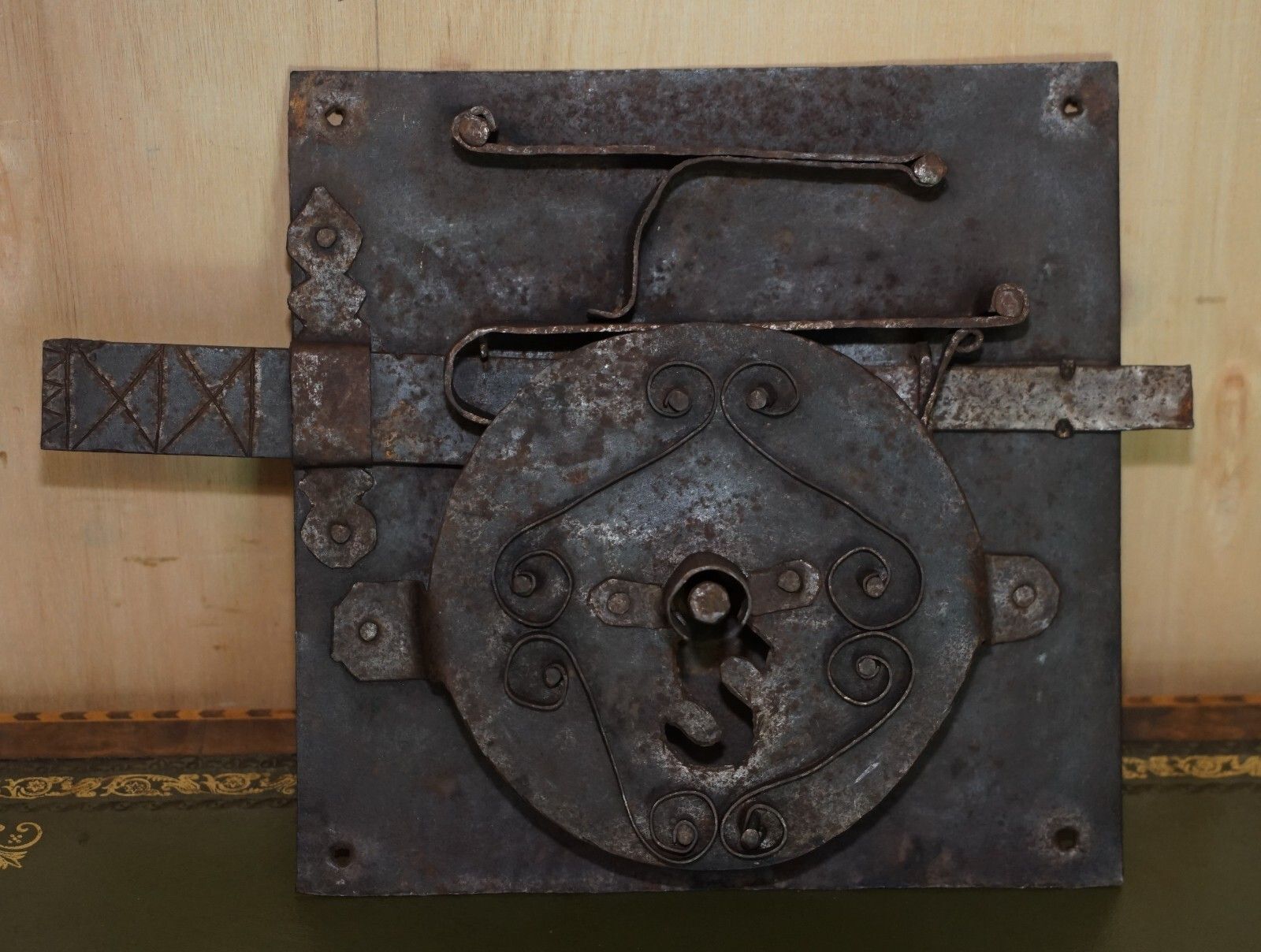 Huge Antique English Architectural Salvage 17th Century Door Lock 30cm Long Key photo 1350.0