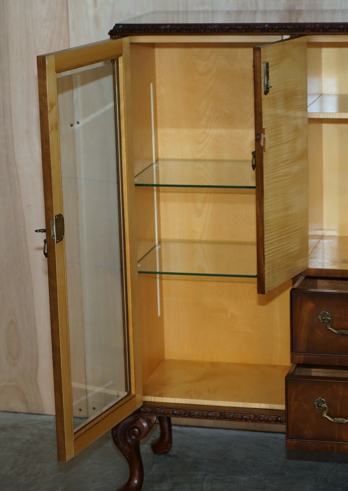 photo furniture Vintage Circa 1940's Flamed Mahogany & Satinwood Sideboard Display Cabinet Table
