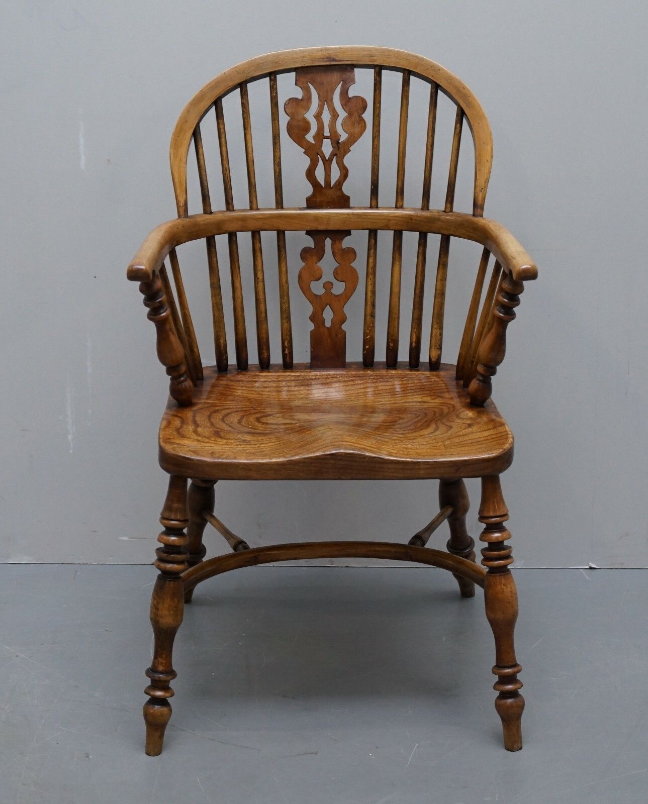 English Classic Antique Victorian 19th Century Elm Hoop Back Windsor Armchair photo for sale