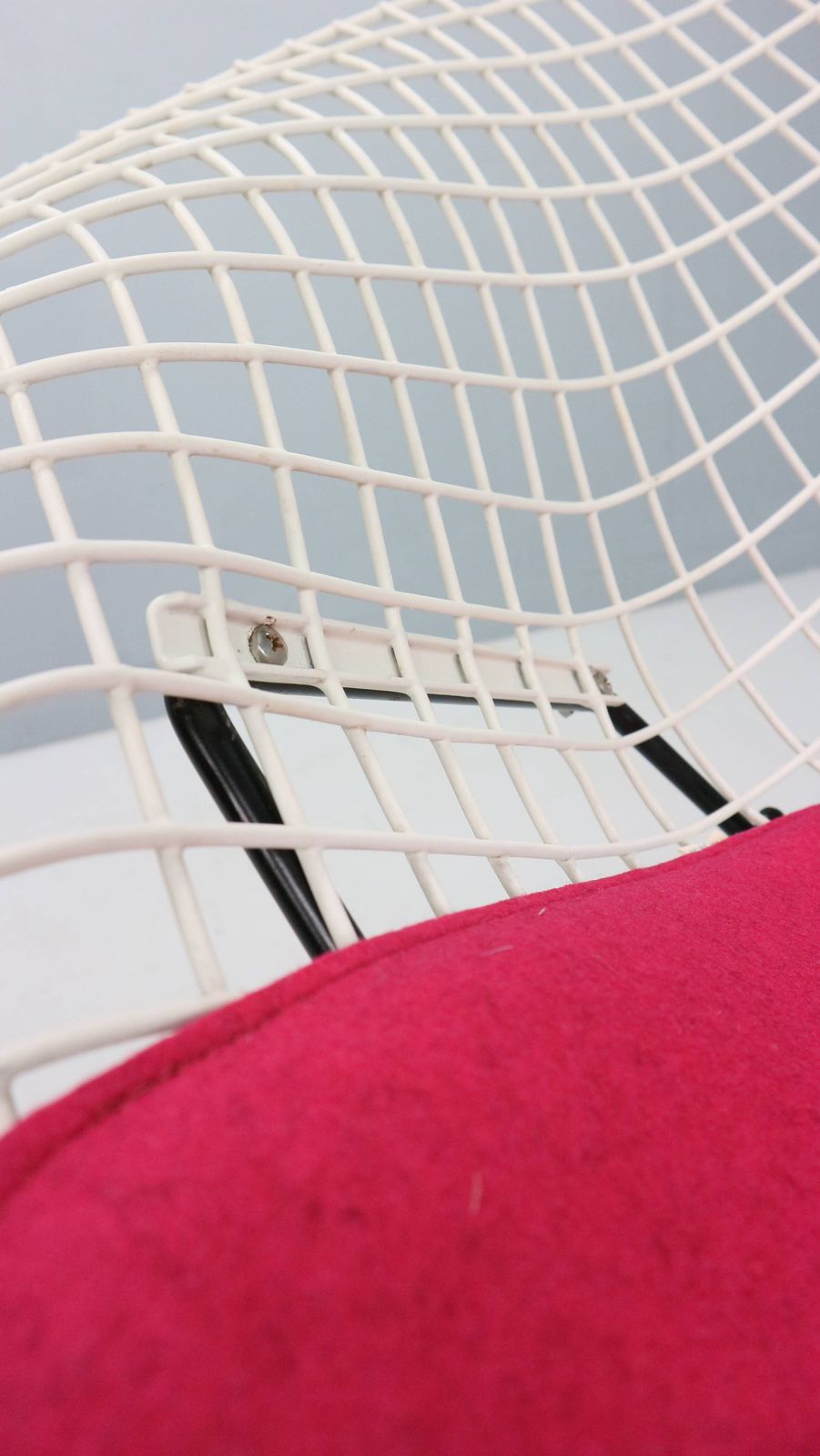 Diamond Chair By Harry Bertoia In White & Black Metal And New Seating 1960s photo vinterior