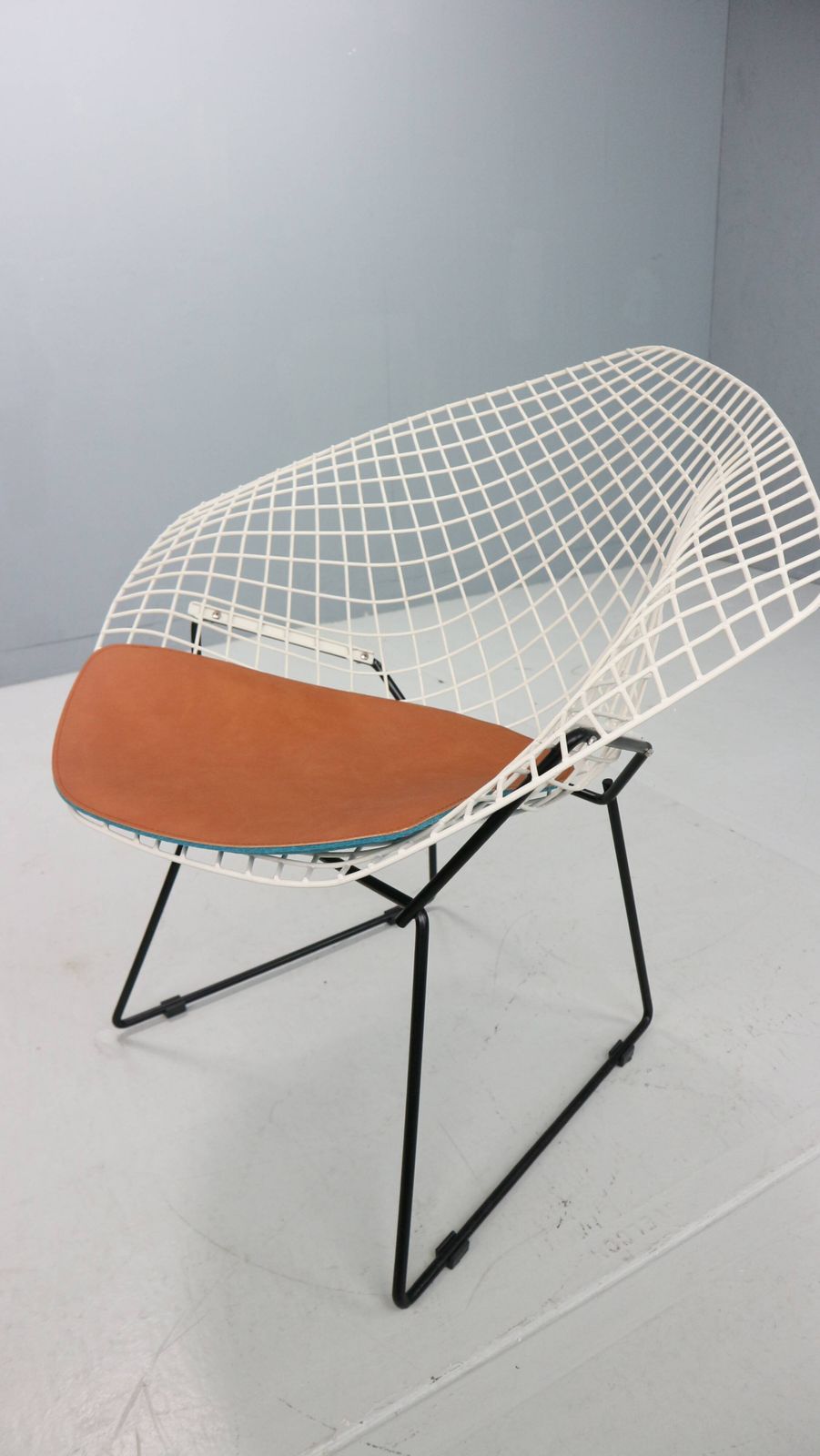 Diamond Chair By Harry Bertoia In White & Black Metal And New Leather Seati photo buy
