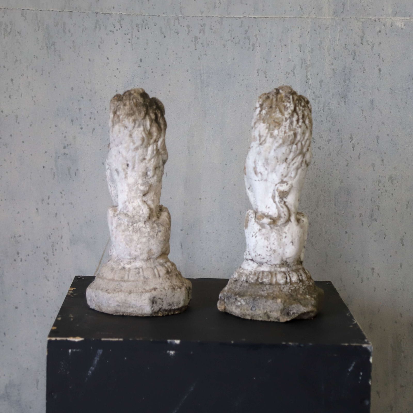 photo furniture Pair Of English Mid‑Century Stone Garden Lions Standing Guard In A Regal Pose