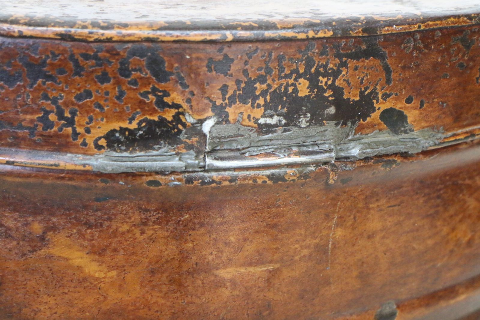 Home Decor Antique Metal Hat Box Toleware Tin Lovely Patina + Hasp Very Decorative photo