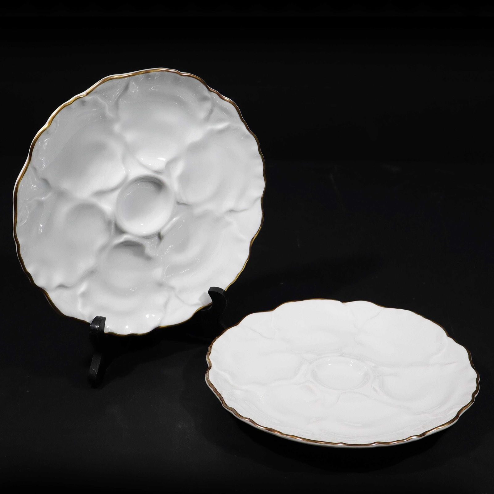 Art Deco Oyster Plates In White And Gold Porcelain By Hutschenreuther S/2 photo furniture