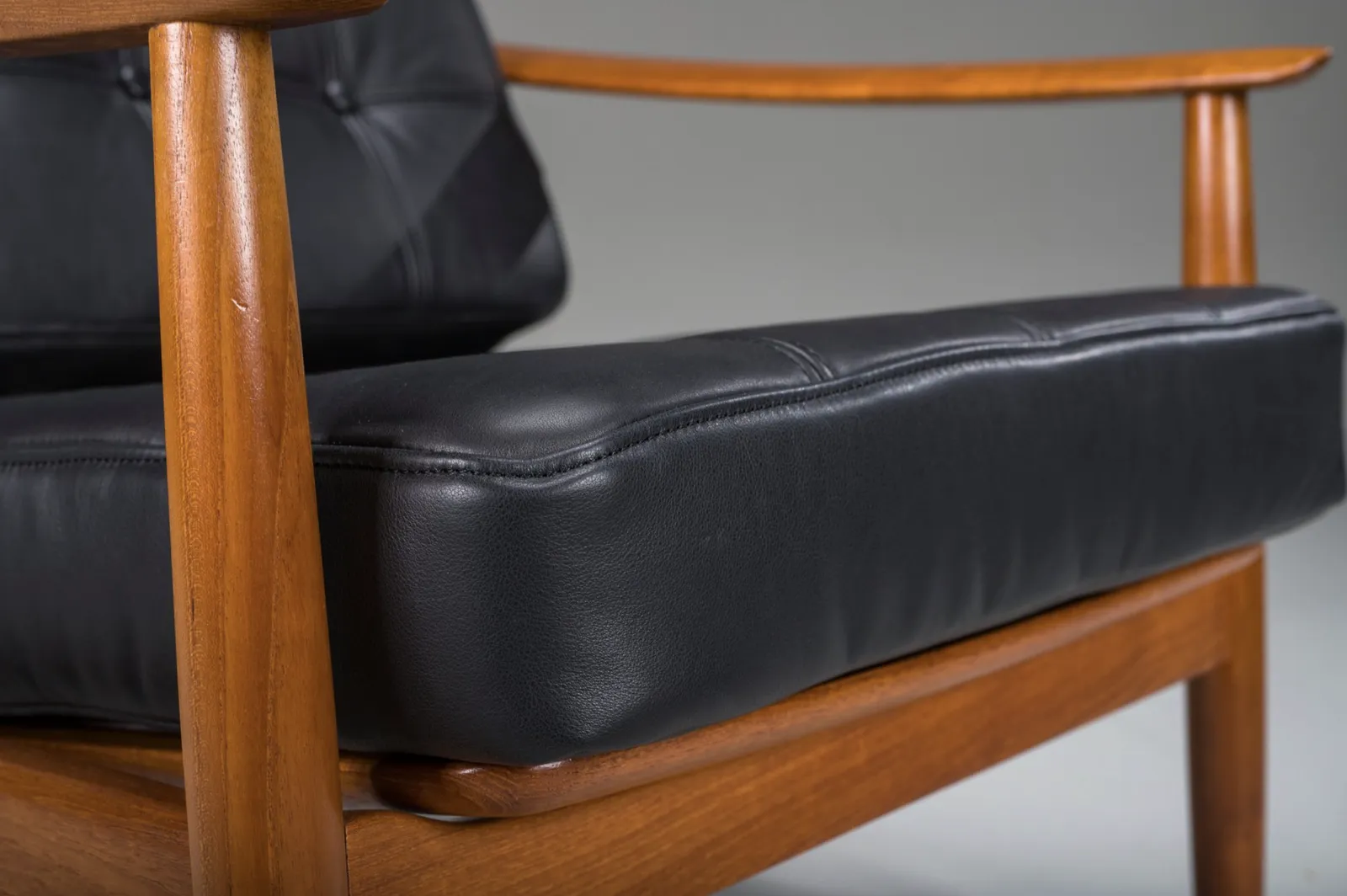 Furniture Mid Century Modern Fd 164 Armchair In Teak And Black Leather By Arne Vodder For Cado, Denmark, 1960s photo