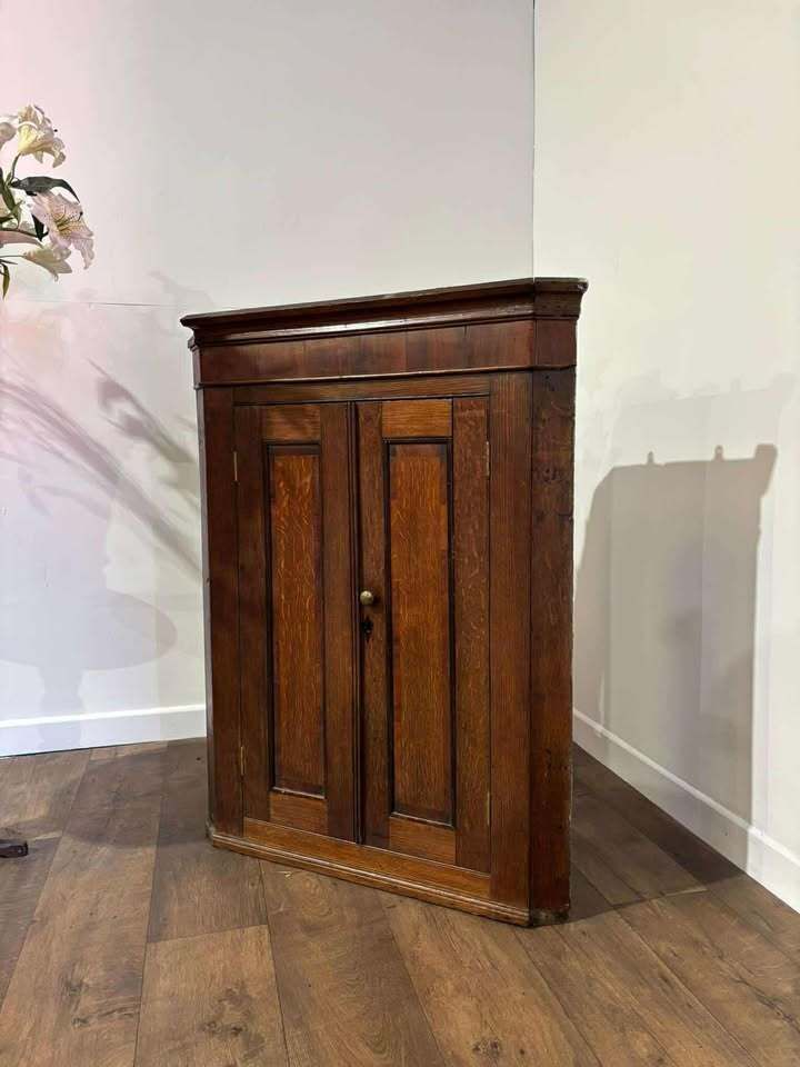 Victorian Oak & Mahogany Cross Banded Corner Cupboard photo vinterior