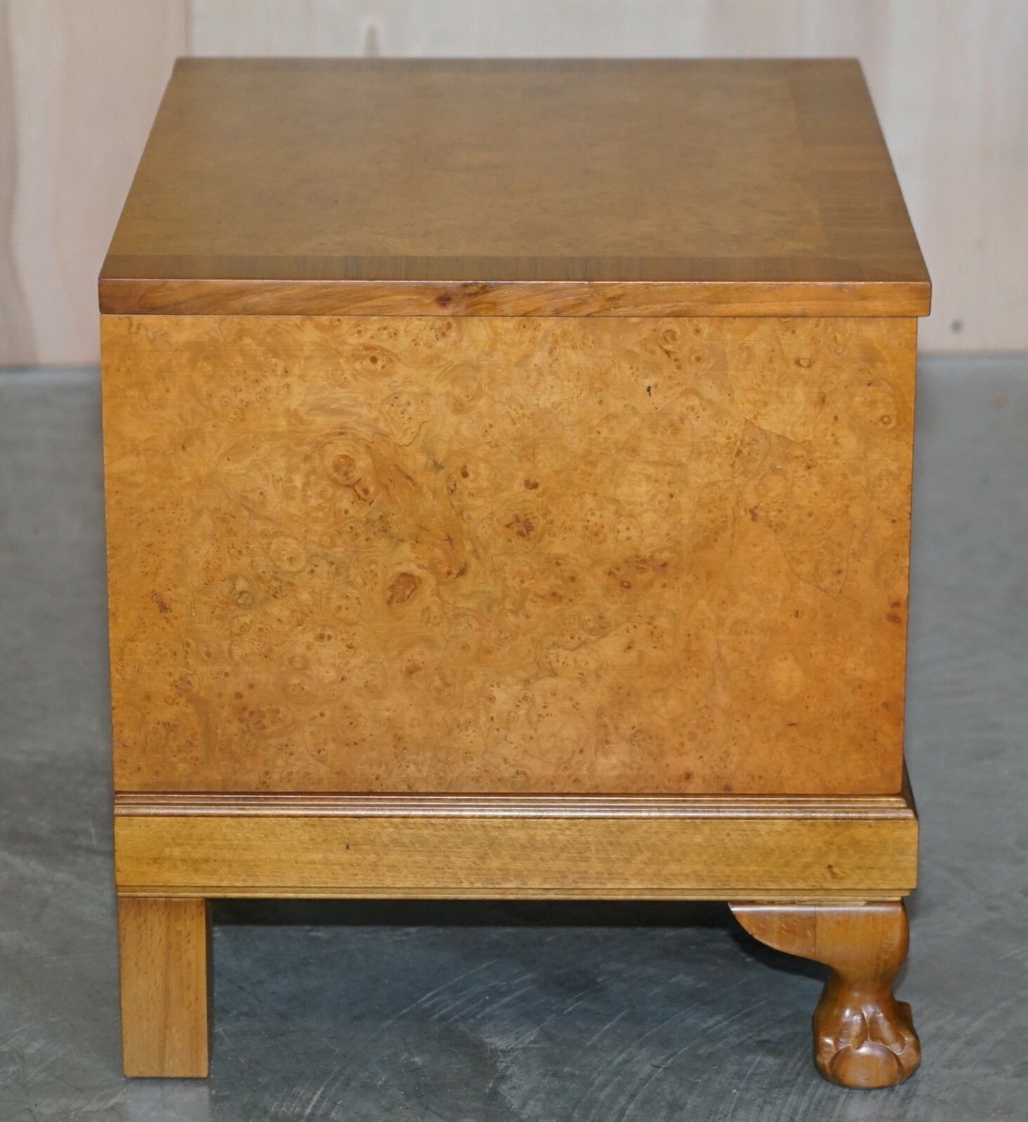 Lovely Pair Of Burr & Burl Walnut, Claw & Ball Foot, Side End Lamp Wine Tables photo vintage