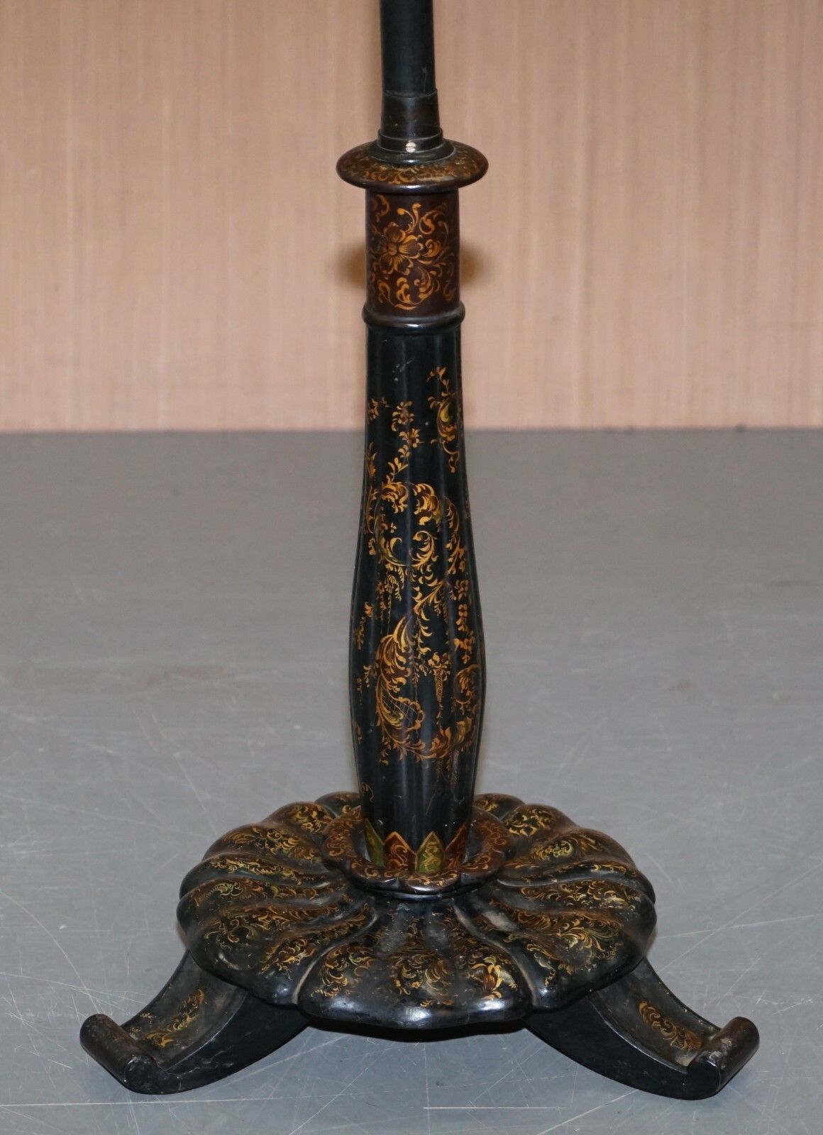photo furniture Rare Jennens & Bettridge Brimm Parcel Gilt Papier Mache Hand Paint Pole Screen