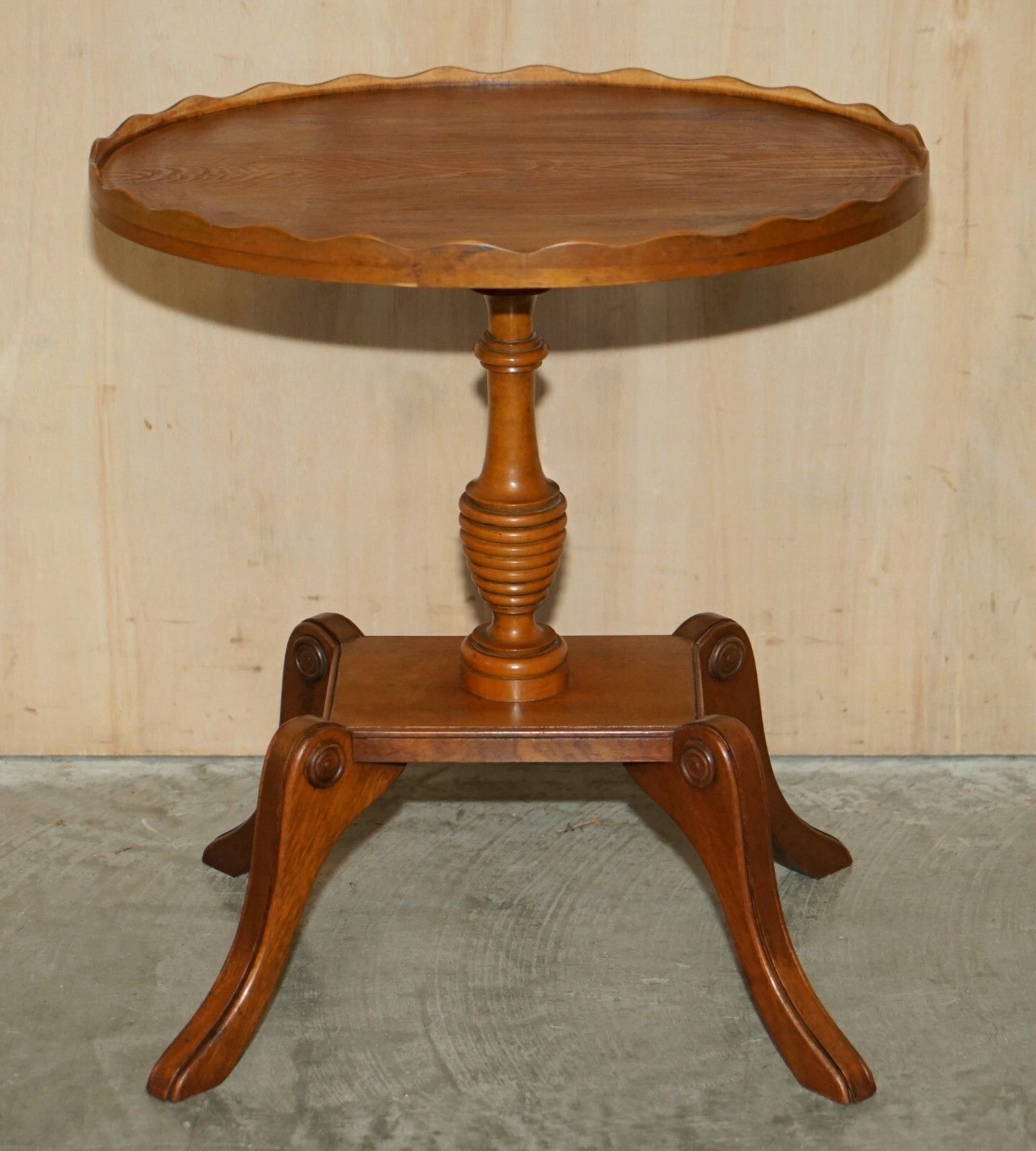 Pair Of Burr Yew Wood Beresford & Hicks Side End Lamp Tables With Gallery Rail photo for sale