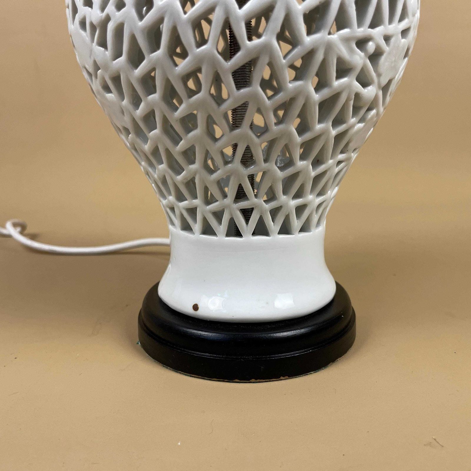 Vintage Ceramic Patterned Oriental Lamp Bedside Table Light Vase Pottery Round Antique Pattern Gold Brass Wood Japanese Cut Out Ginger Jar photo Lighting