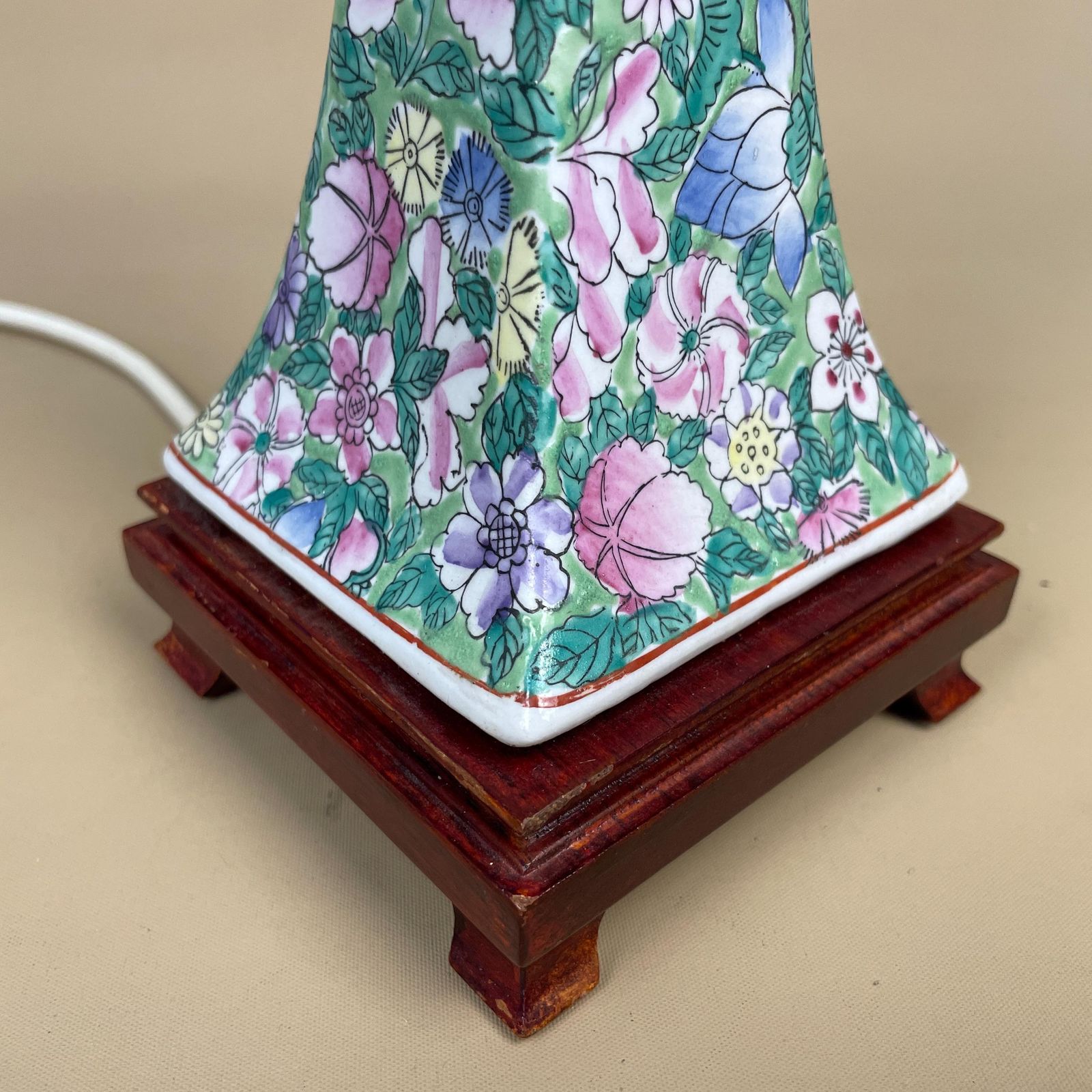 photo furniture Vintage Ceramic Floral Patterned Lamp Bedside Table Light Square Vase Pottery Antique Pattern Hand Painted Gold Candle Wooden Wood Oriental