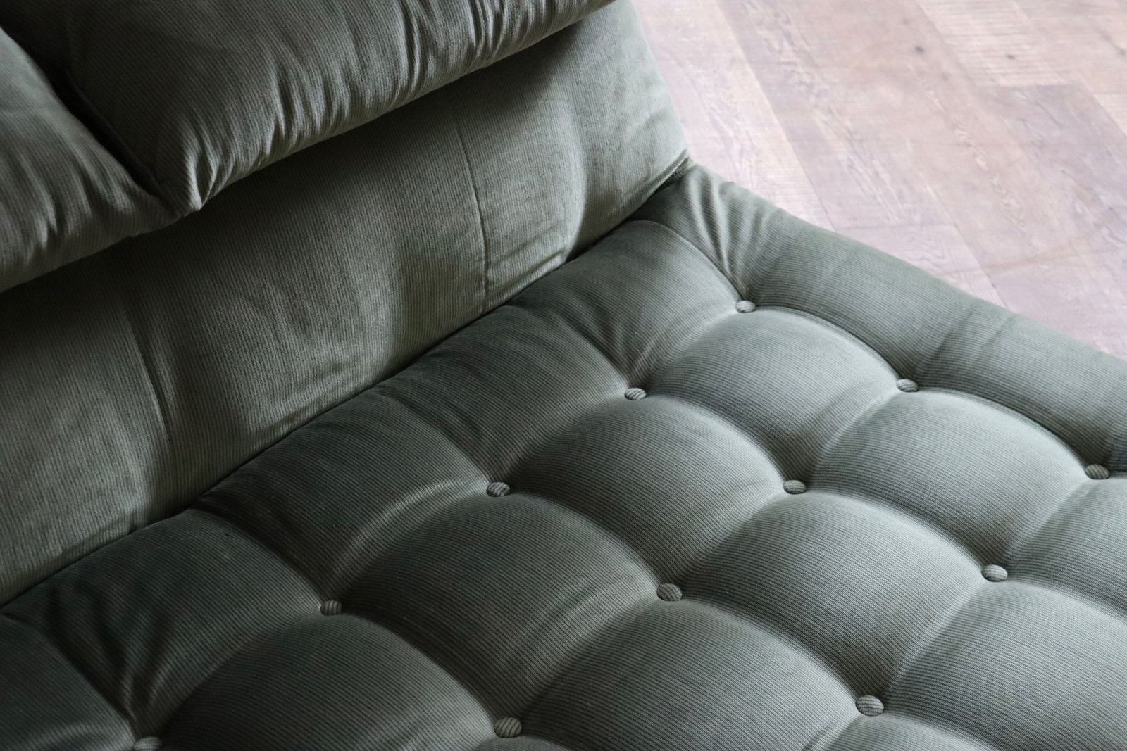 photo vinterior Le Bambole Bed In Green Velvet By Mario Bellini For B&B Italia, 1970s