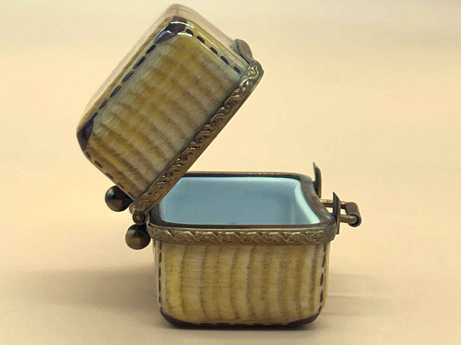 Marque Deposee Limoges Porcelain France Suitcase Shape Bon Voyage Hand Painted Trinket / Jewelry Box. photo 95.0
