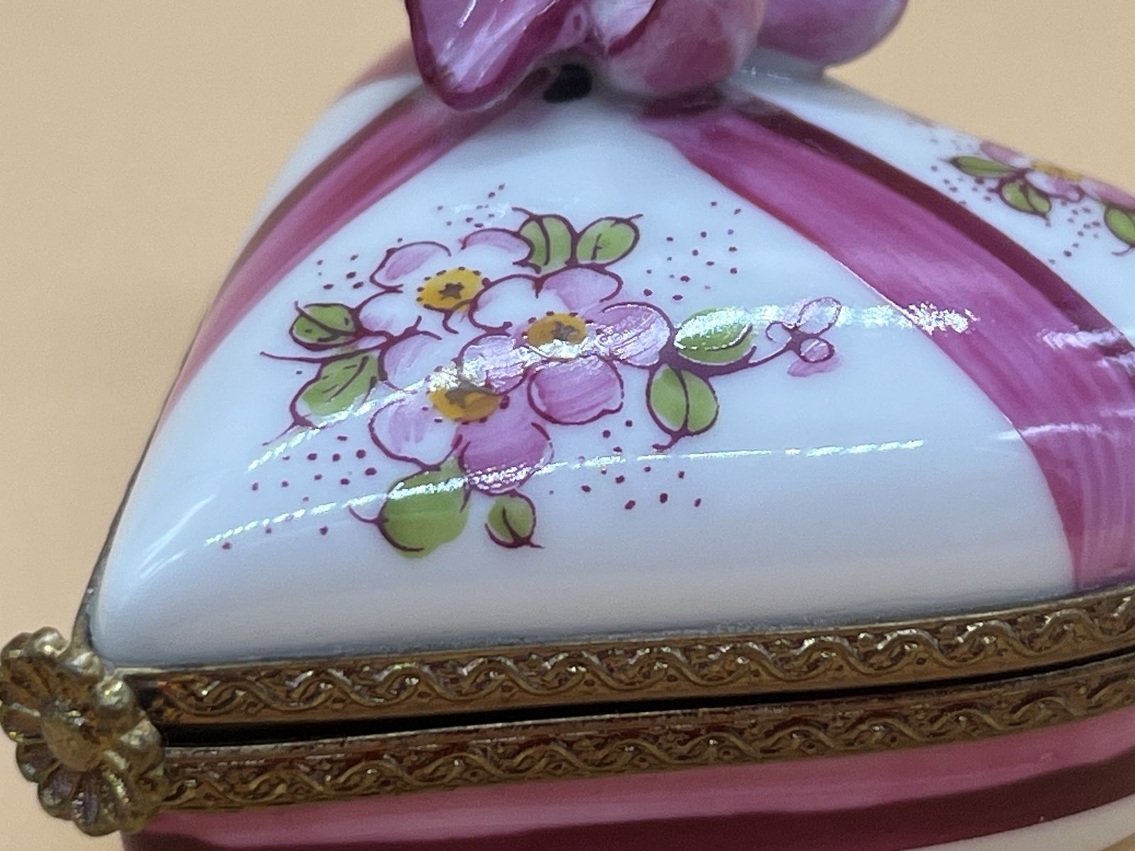 Marque Deposee Limoges Porcelain France Heart Shaped Hand Painted Trinket / Jewelry Box. photo furniture
