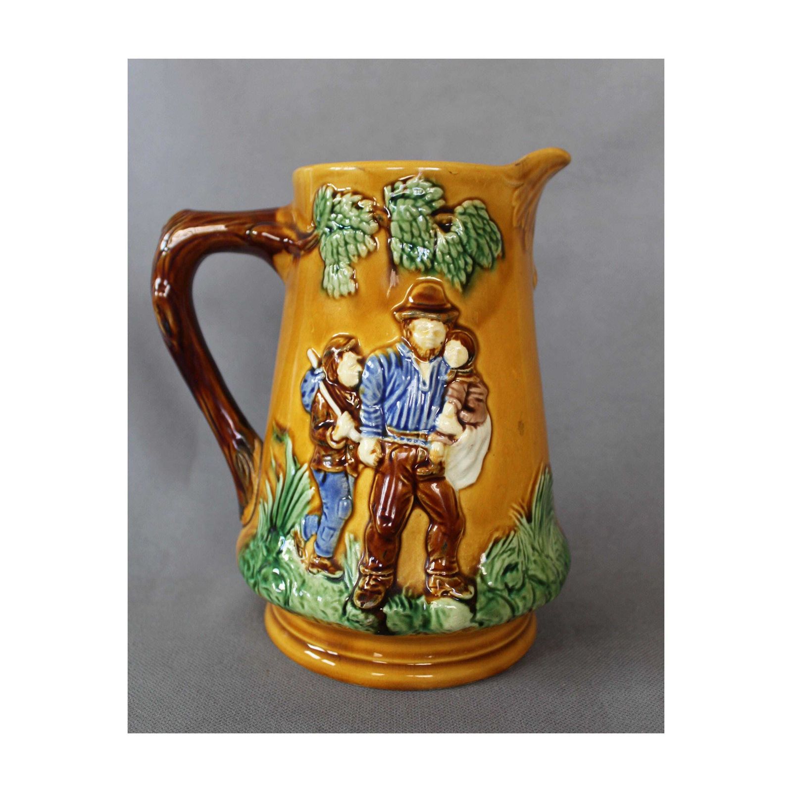 Grote Antieke Franse Majolica Keramische Kan, Midden Tot Eind 19e Eeuw, Waterkan, Verzamelobject, Victoriaans, Familie In Het Bos