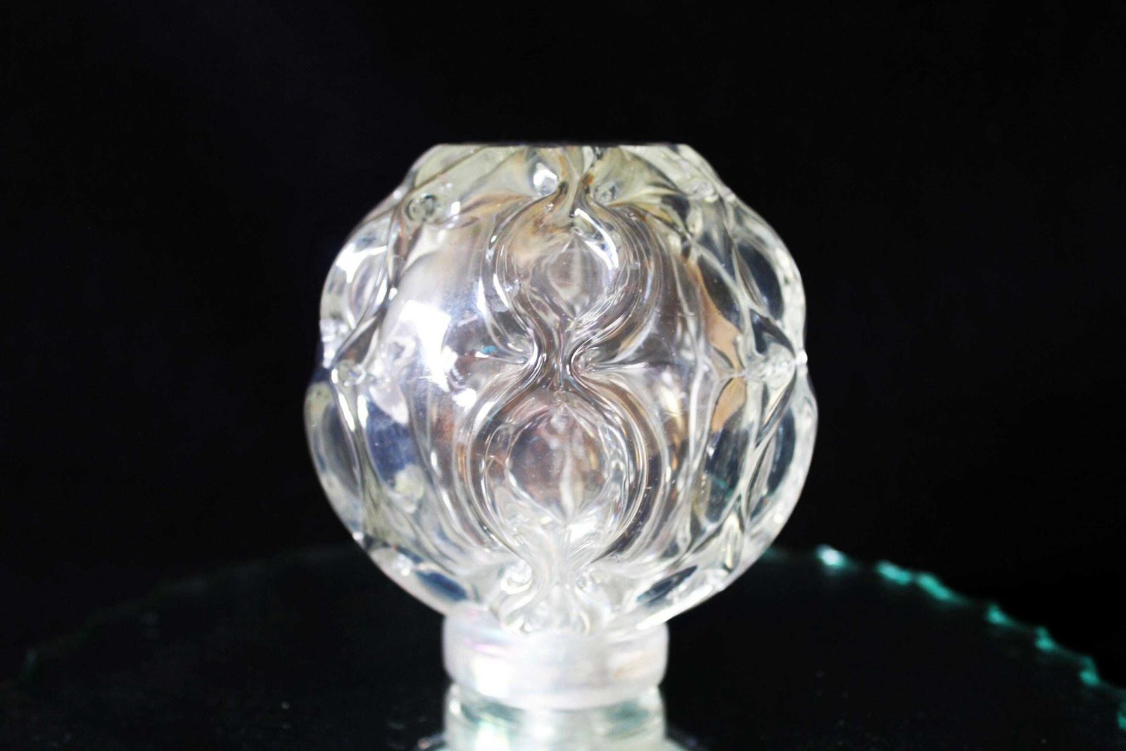 Vintage Glazen Balvormige Eindknop, Trapleuning Eindknop, Gegoten Bol, Licht Iriserend, Geometrische Vorm, Flesvaas, Heldere Transparantie