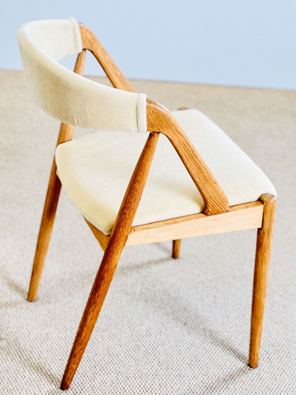 photo furniture Set Of Four Oak Dining Chairs By Kai Kristensen (Model 31)