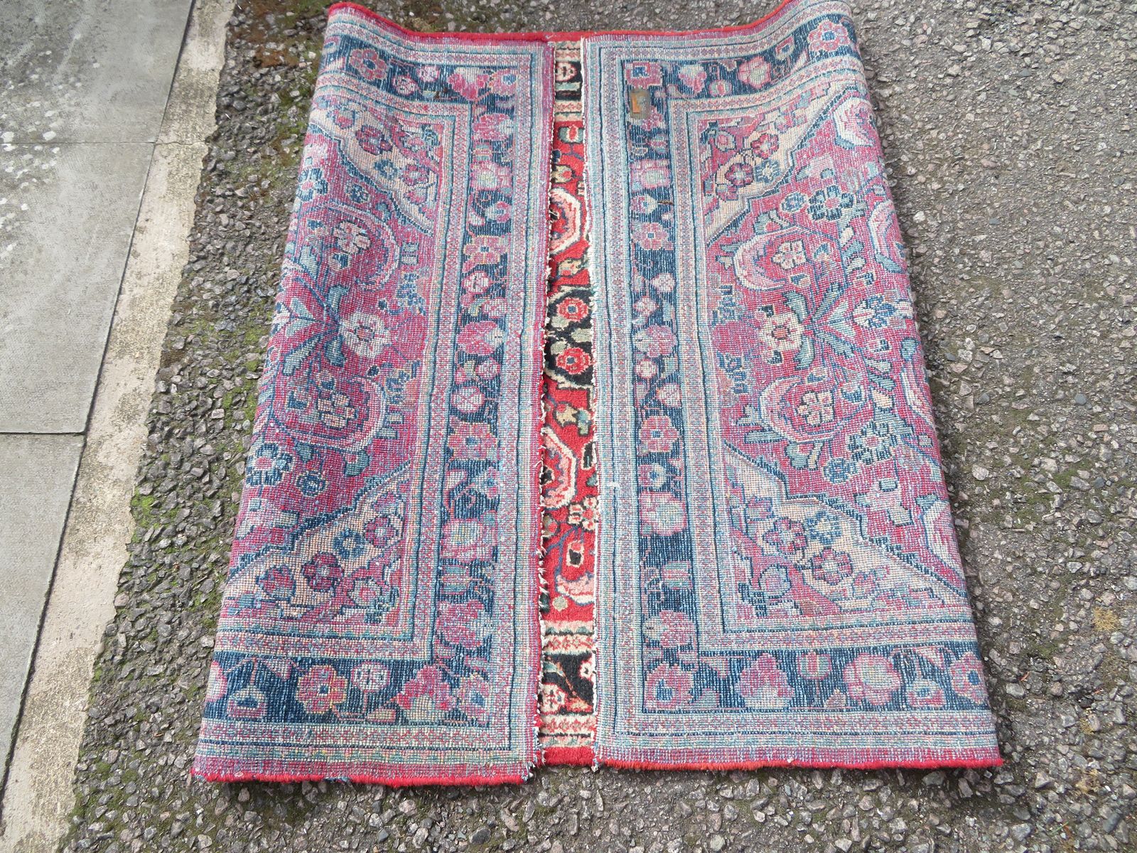 photo vintage Old Mahal Village Rug. 208cm X 134cm.