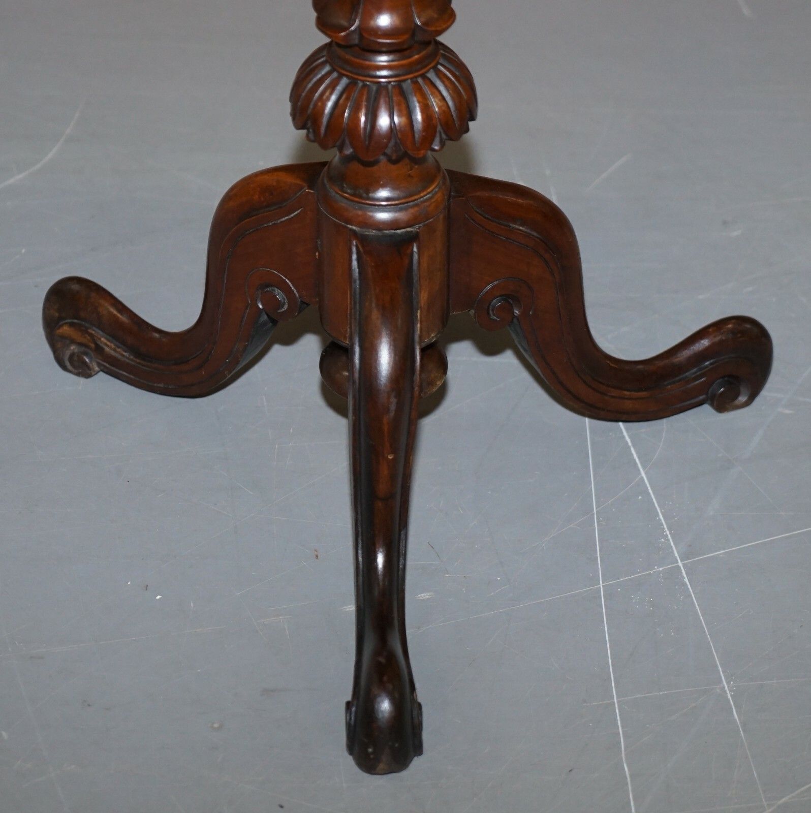 photo furniture Victorian Burr Quarter Cut Walnut Oval Side End Lamp Tripod Table Ornately Carve