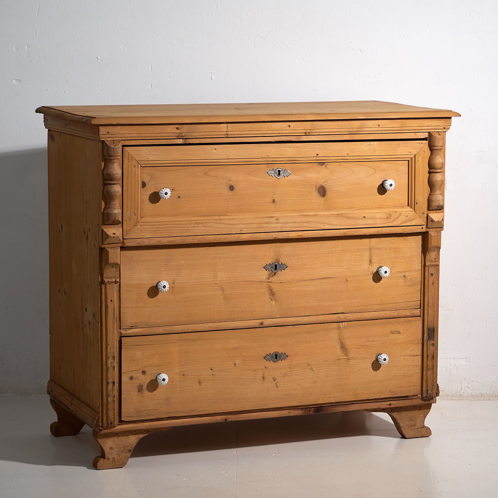 Antique Bedroom Dresser (C.1920) #75