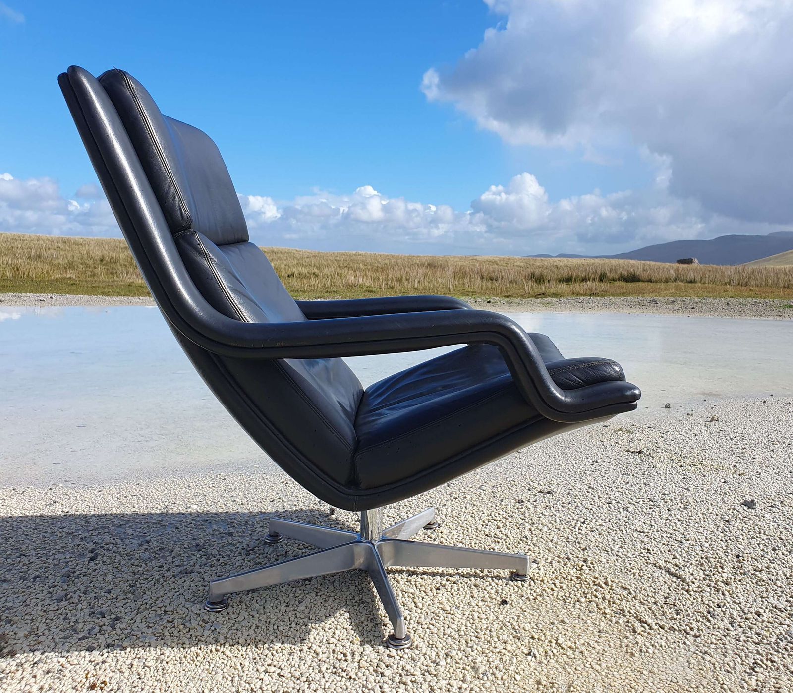Geoffrey Harcourt For Artifort, Holland, A Model F152 Black Leather Swivel Chair. 1972. photo Furniture