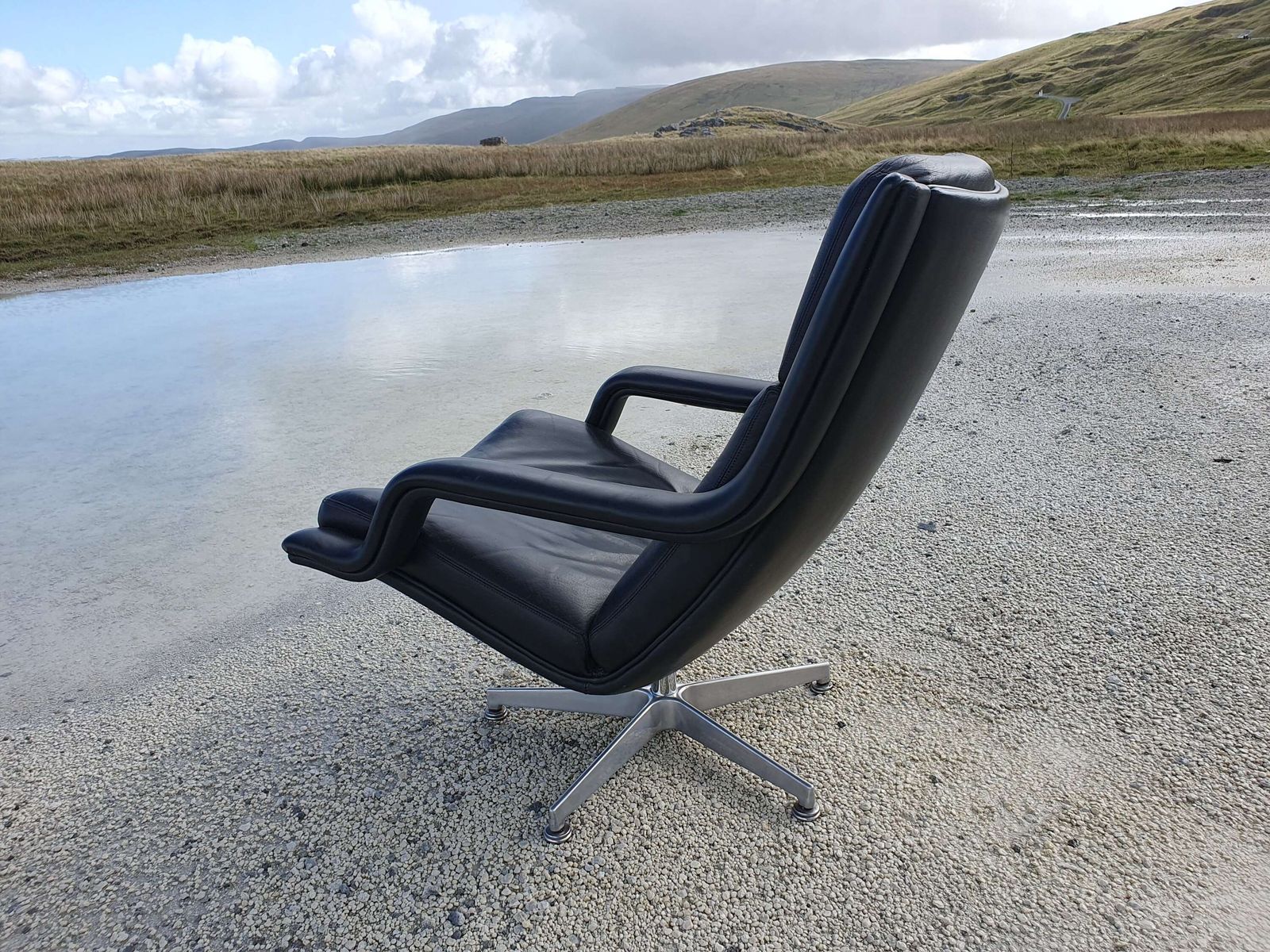 Geoffrey Harcourt For Artifort, Holland, A Model F152 Black Leather Swivel Chair. 1972. photo vinterior