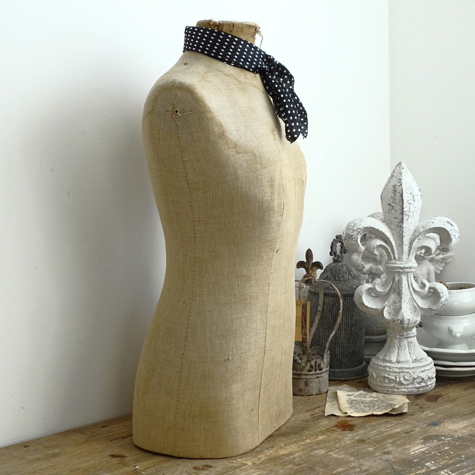 photo furniture Antiek Frans mannequin: kleermakersetalagepop vrouwelijk, eikenhouten standaard