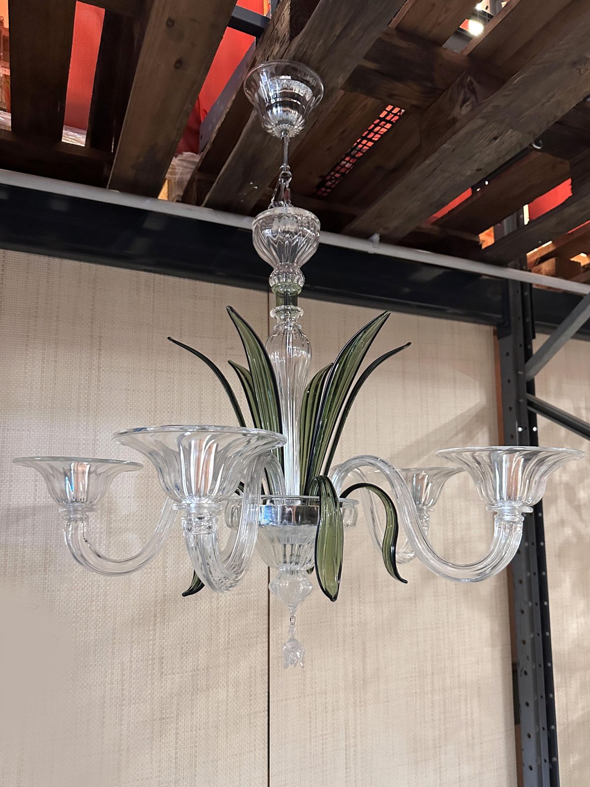 Contemporary Transparent And Green Leaves Chandelier In Murano Glass photo vinterior