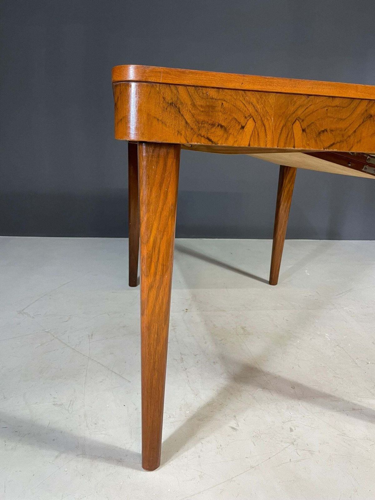 photo furniture Uitschuifbare Eettafel Van Jindřich Halabala, Tsjecho Slowakije, 195