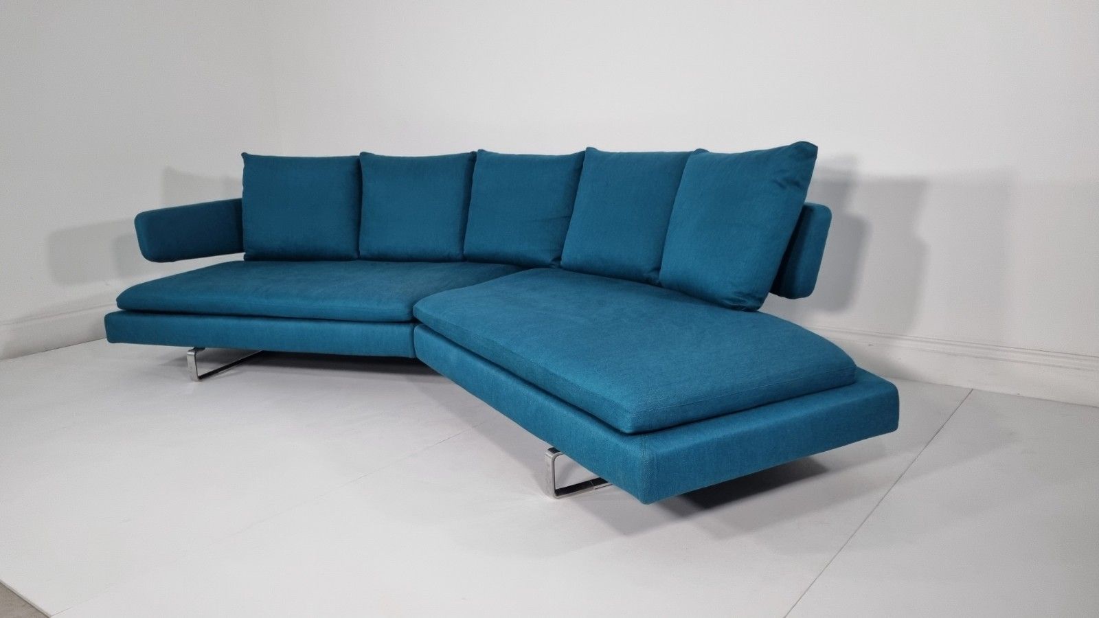 Bb Italia Arne A320 Curved Sofa In Adria Turquoise Fabric In Excellent Condition photo Furniture